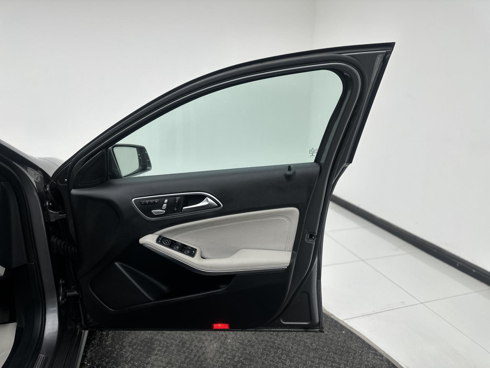 Mercedes-Benz A Class 1.5 A180d Sport (Premium Plus) Hatchback 5dr Diesel 7G-DCT Euro 6 (s/s) (109 ps)