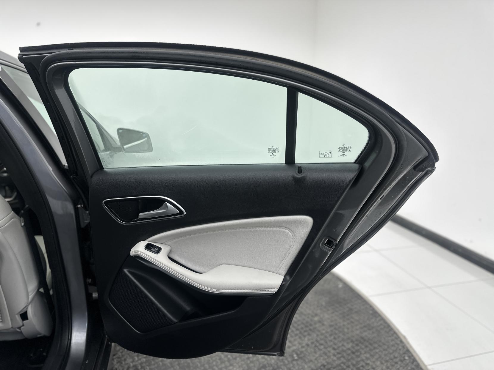 Mercedes-Benz A Class 1.5 A180d Sport (Premium Plus) Hatchback 5dr Diesel 7G-DCT Euro 6 (s/s) (109 ps)