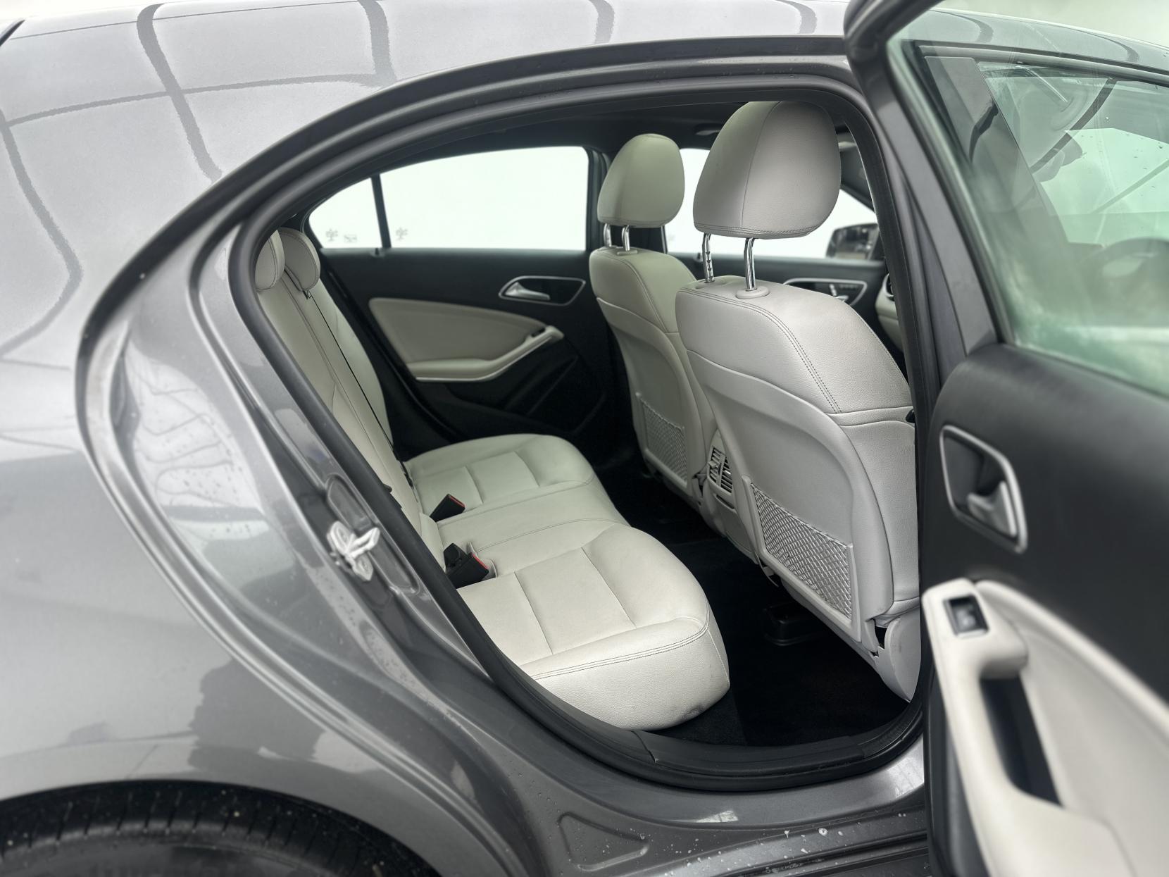 Mercedes-Benz A Class 1.5 A180d Sport (Premium Plus) Hatchback 5dr Diesel 7G-DCT Euro 6 (s/s) (109 ps)