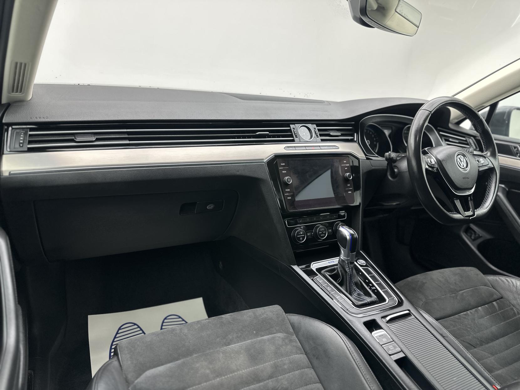 Volkswagen Passat 1.4 TSI GTE Estate 5dr Petrol Plug-in Hybrid DSG Euro 6 (s/s) (218 ps)