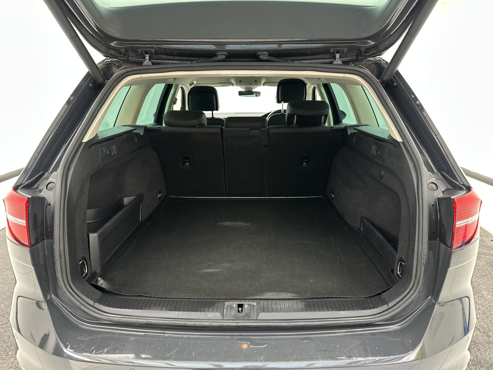 Volkswagen Passat 1.4 TSI GTE Estate 5dr Petrol Plug-in Hybrid DSG Euro 6 (s/s) (218 ps)