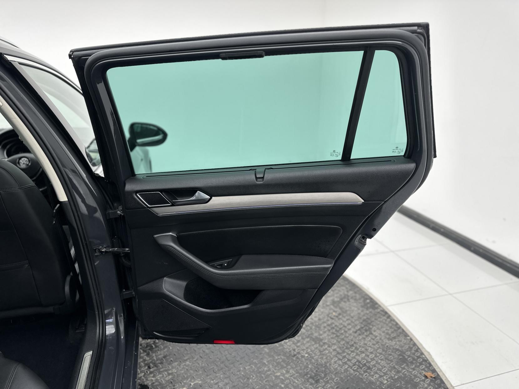 Volkswagen Passat 1.4 TSI GTE Estate 5dr Petrol Plug-in Hybrid DSG Euro 6 (s/s) (218 ps)