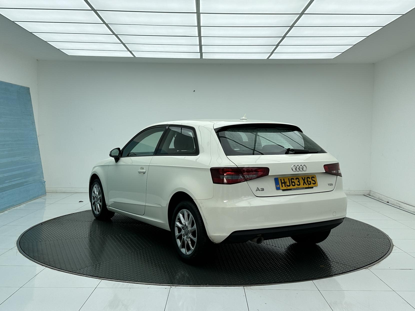 Audi A3 1.6 TDI SE Hatchback 3dr Diesel Manual Euro 5 (s/s) (105 ps)