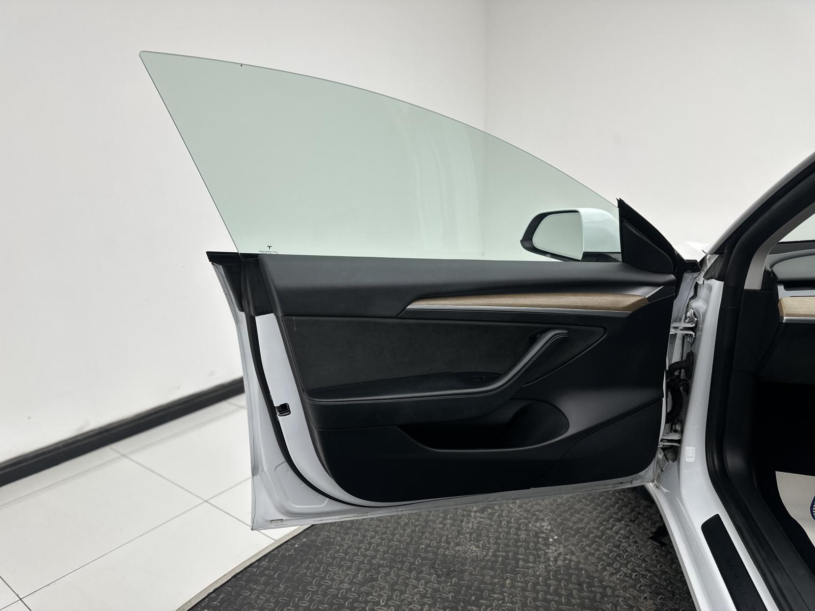 Tesla Model 3 Standard Range Plus Saloon 4dr Electric Auto RWD (241 bhp)