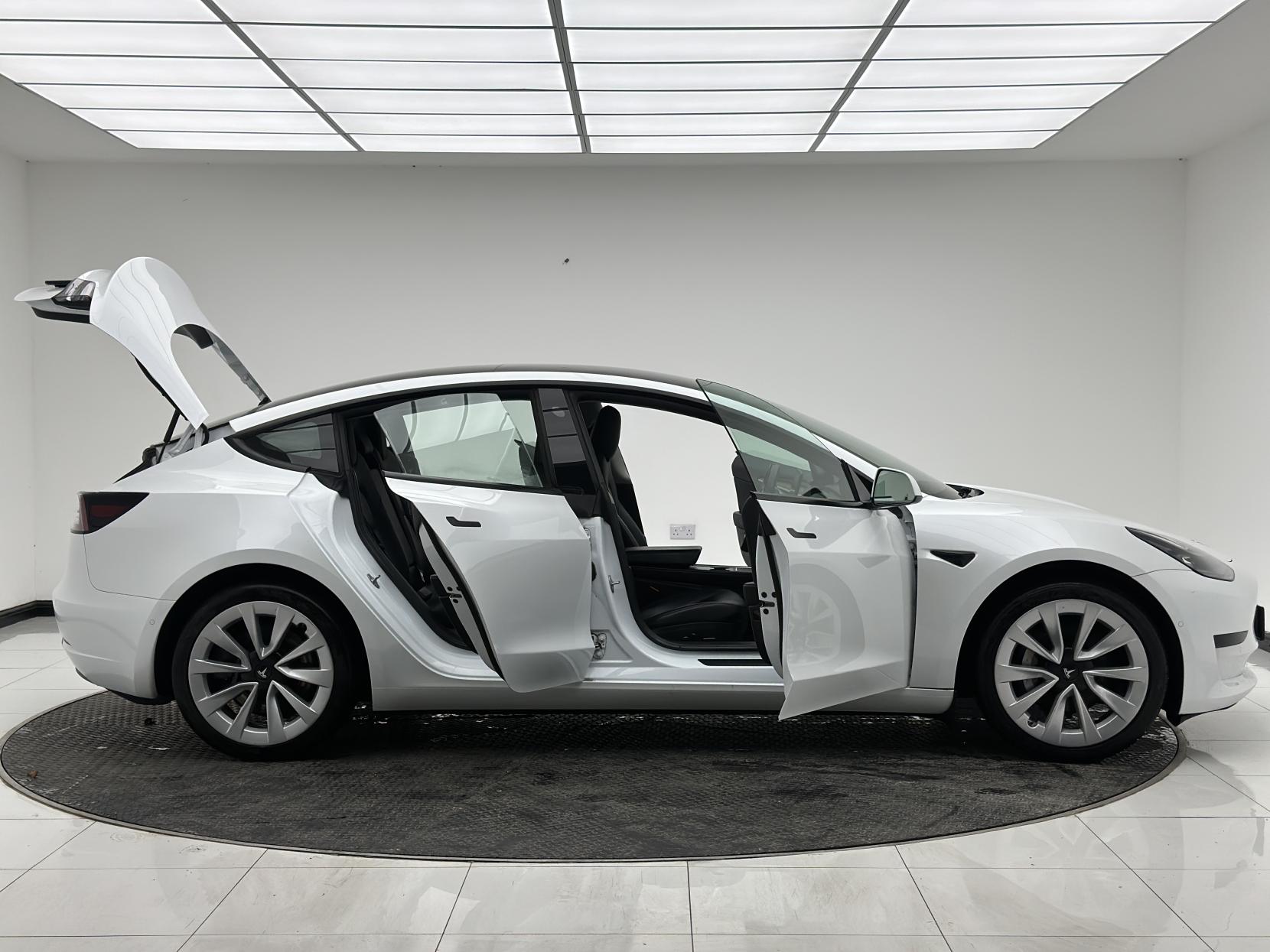 Tesla Model 3 Standard Range Plus Saloon 4dr Electric Auto RWD (241 bhp)