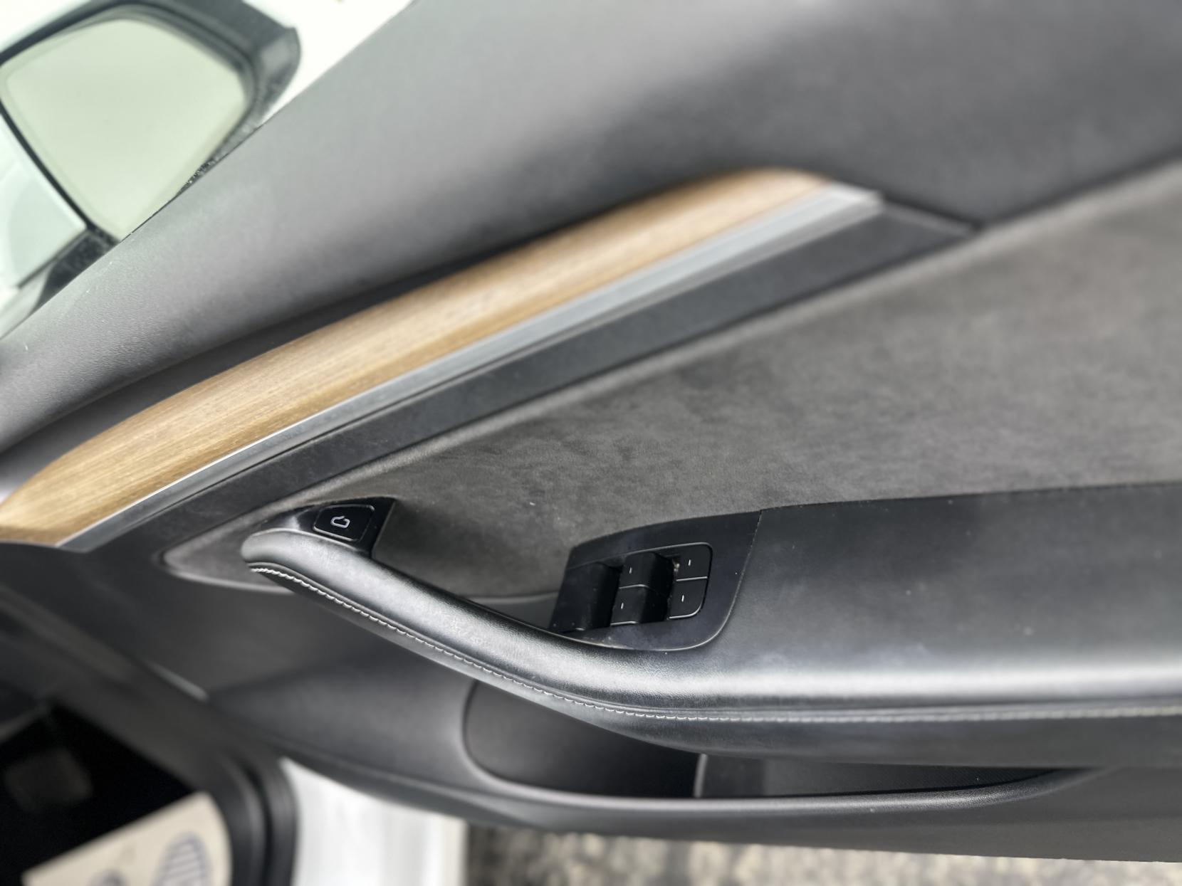 Tesla Model 3 Standard Range Plus Saloon 4dr Electric Auto RWD (241 bhp)