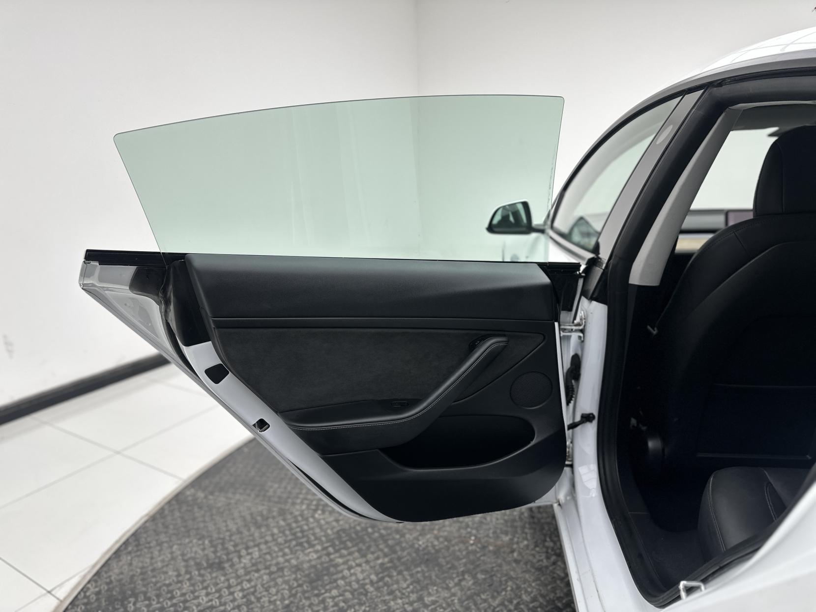 Tesla Model 3 Standard Range Plus Saloon 4dr Electric Auto RWD (241 bhp)