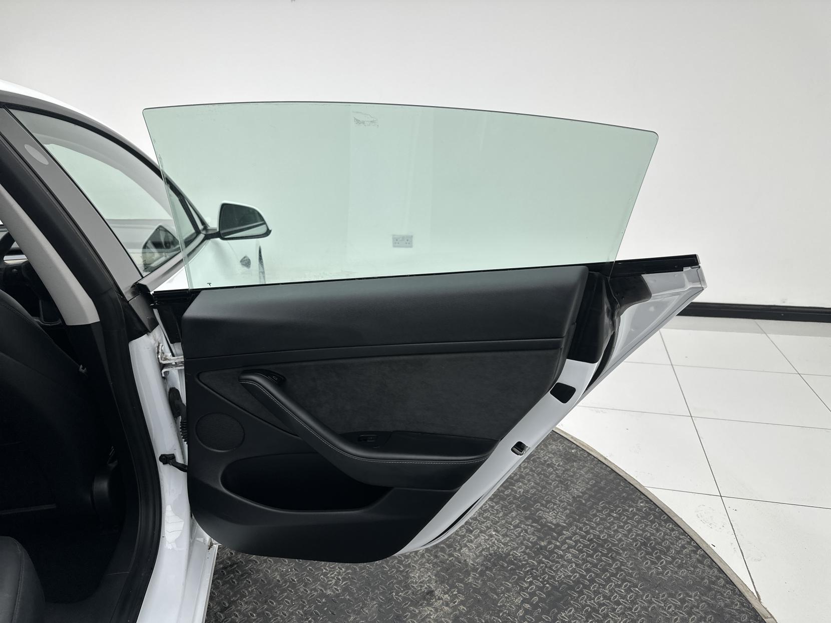 Tesla Model 3 Standard Range Plus Saloon 4dr Electric Auto RWD (241 bhp)