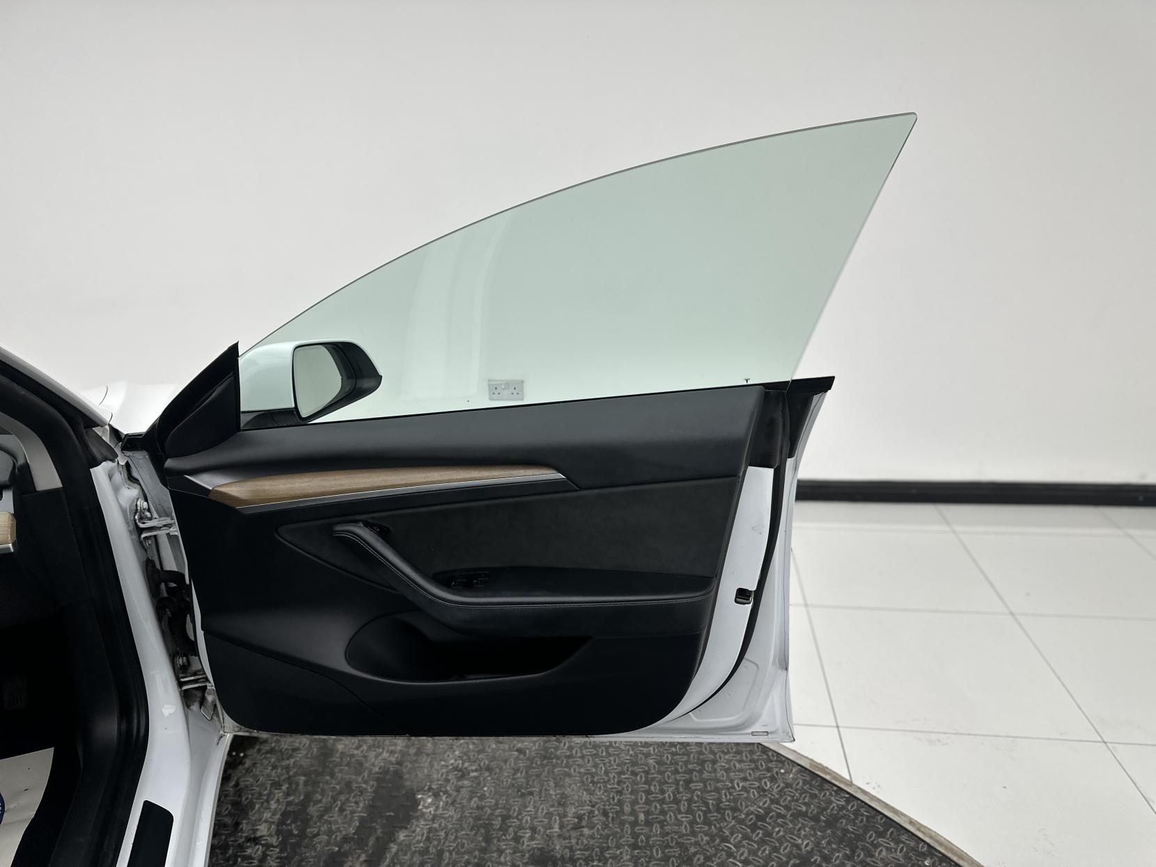 Tesla Model 3 Standard Range Plus Saloon 4dr Electric Auto RWD (241 bhp)