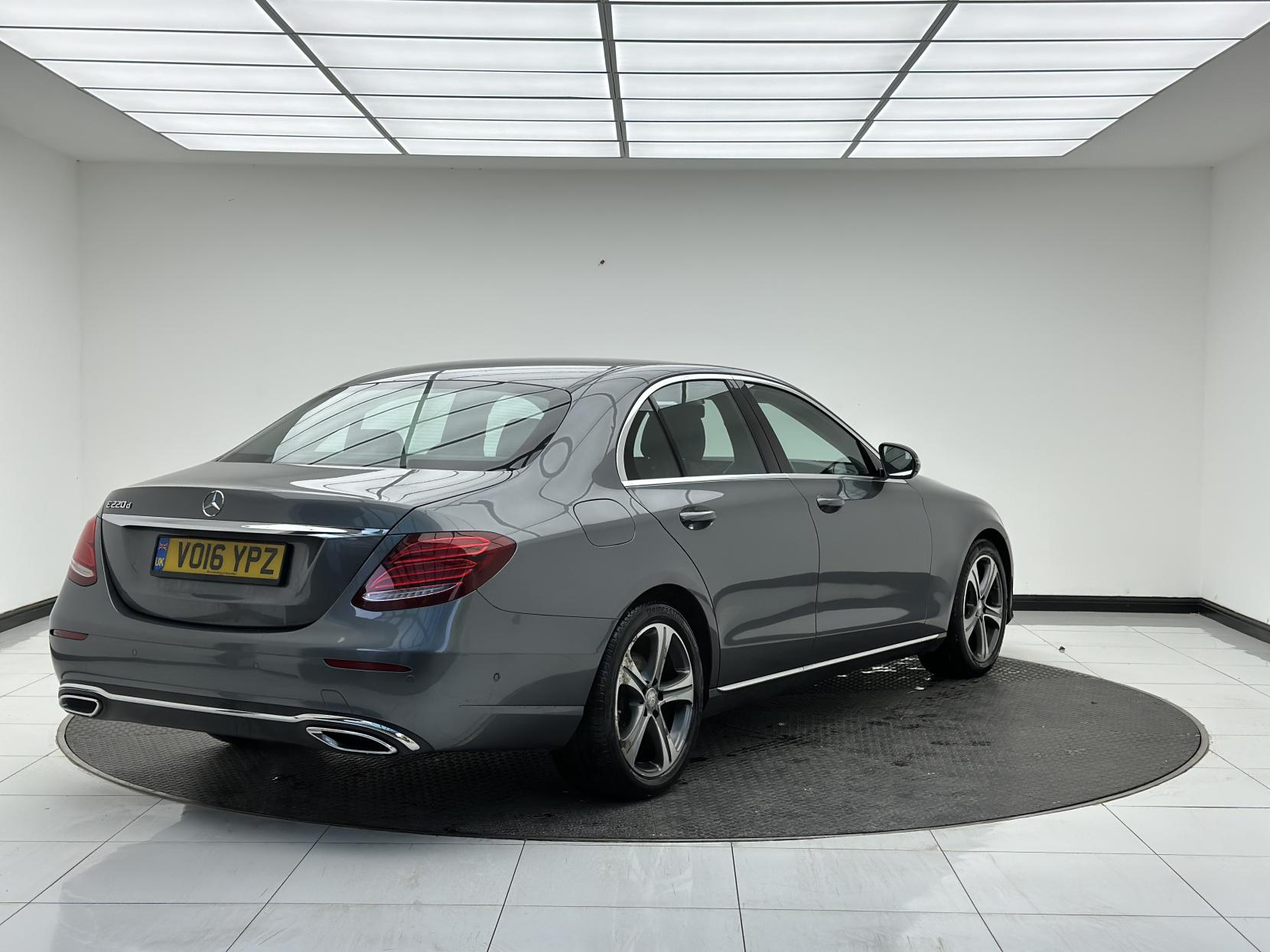 Mercedes-Benz E Class 2.0 E220d SE Saloon 4dr Diesel G-Tronic+ Euro 6 (s/s) (194 ps)