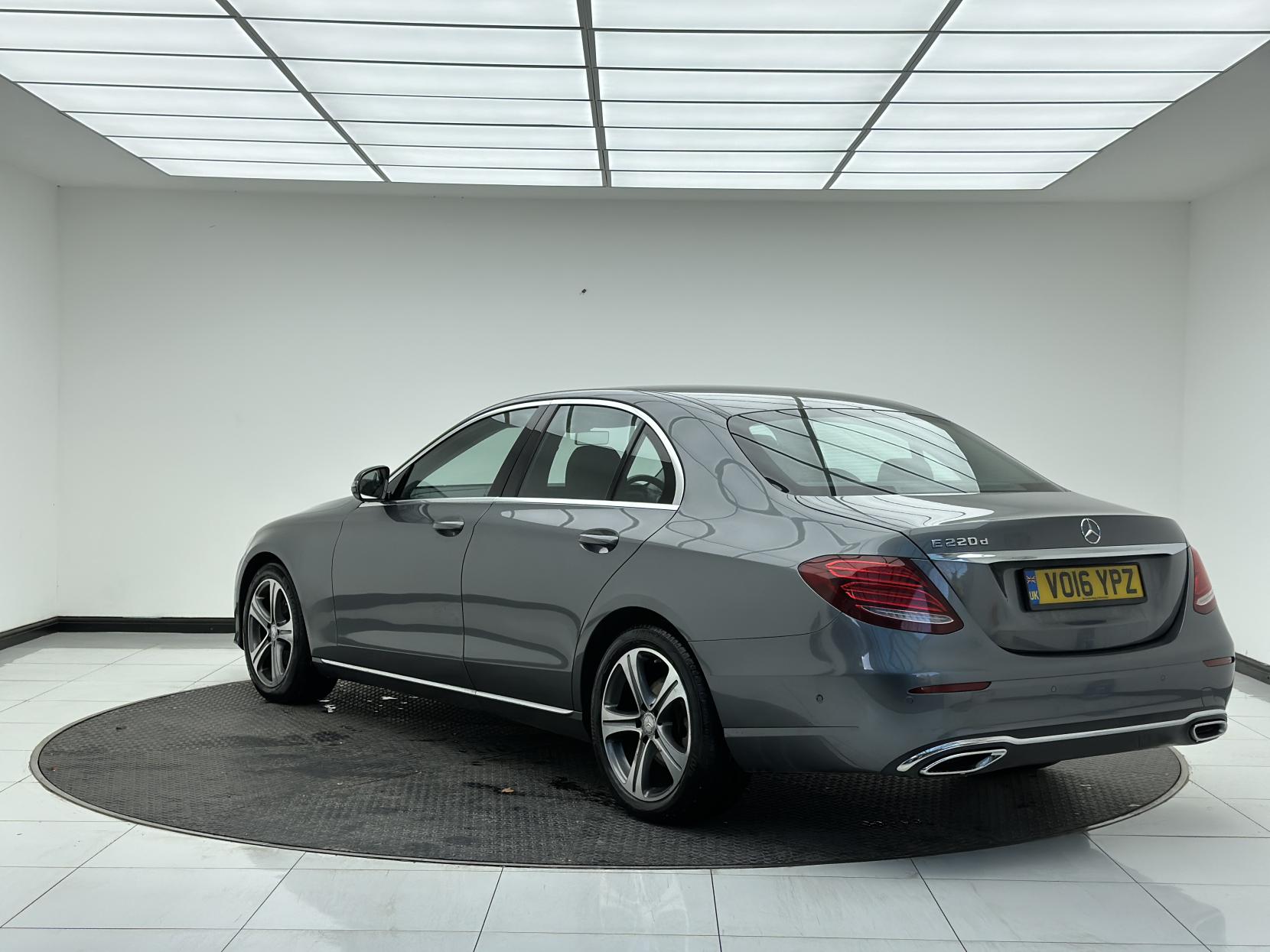 Mercedes-Benz E Class 2.0 E220d SE Saloon 4dr Diesel G-Tronic+ Euro 6 (s/s) (194 ps)