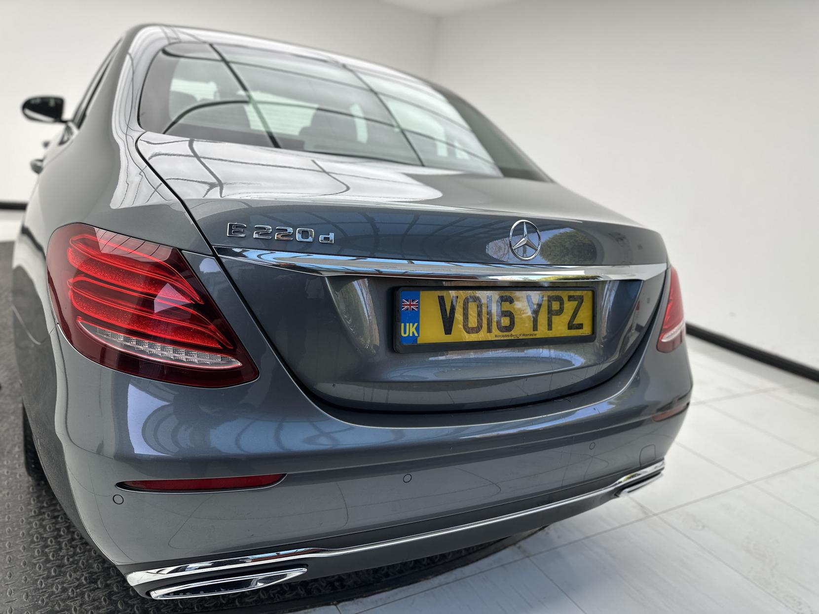 Mercedes-Benz E Class 2.0 E220d SE Saloon 4dr Diesel G-Tronic+ Euro 6 (s/s) (194 ps)