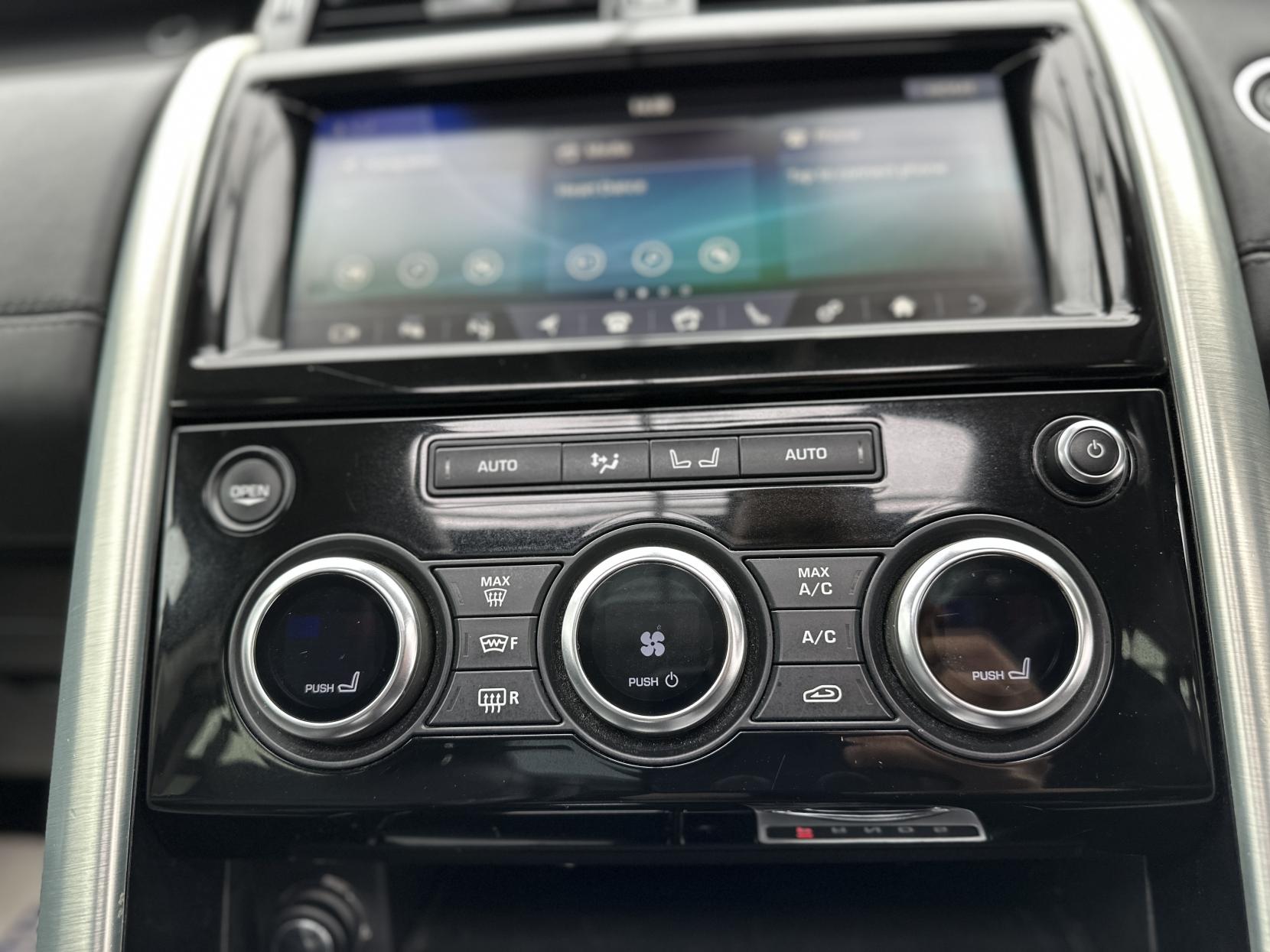 Land Rover Discovery 2.0 SD4 HSE Luxury SUV 5dr Diesel Auto 4WD Euro 6 (s/s) (240 ps)