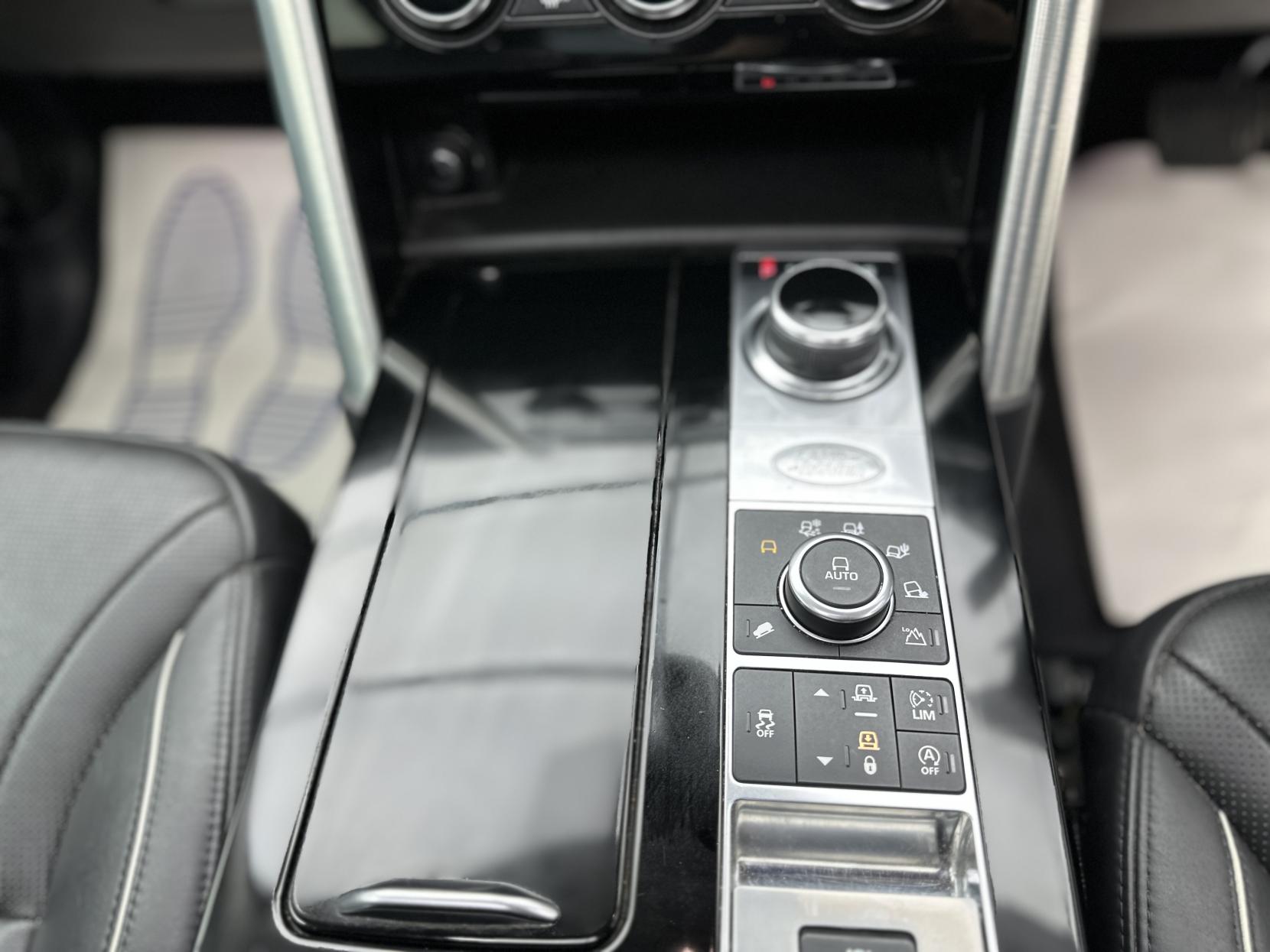 Land Rover Discovery 2.0 SD4 HSE Luxury SUV 5dr Diesel Auto 4WD Euro 6 (s/s) (240 ps)