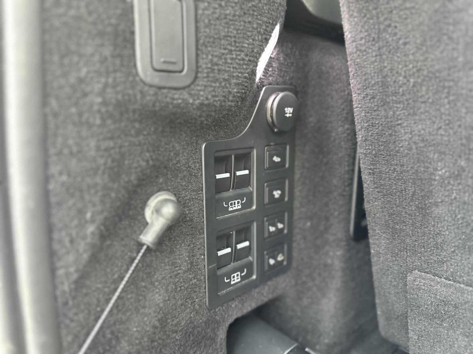 Land Rover Discovery 2.0 SD4 HSE Luxury SUV 5dr Diesel Auto 4WD Euro 6 (s/s) (240 ps)