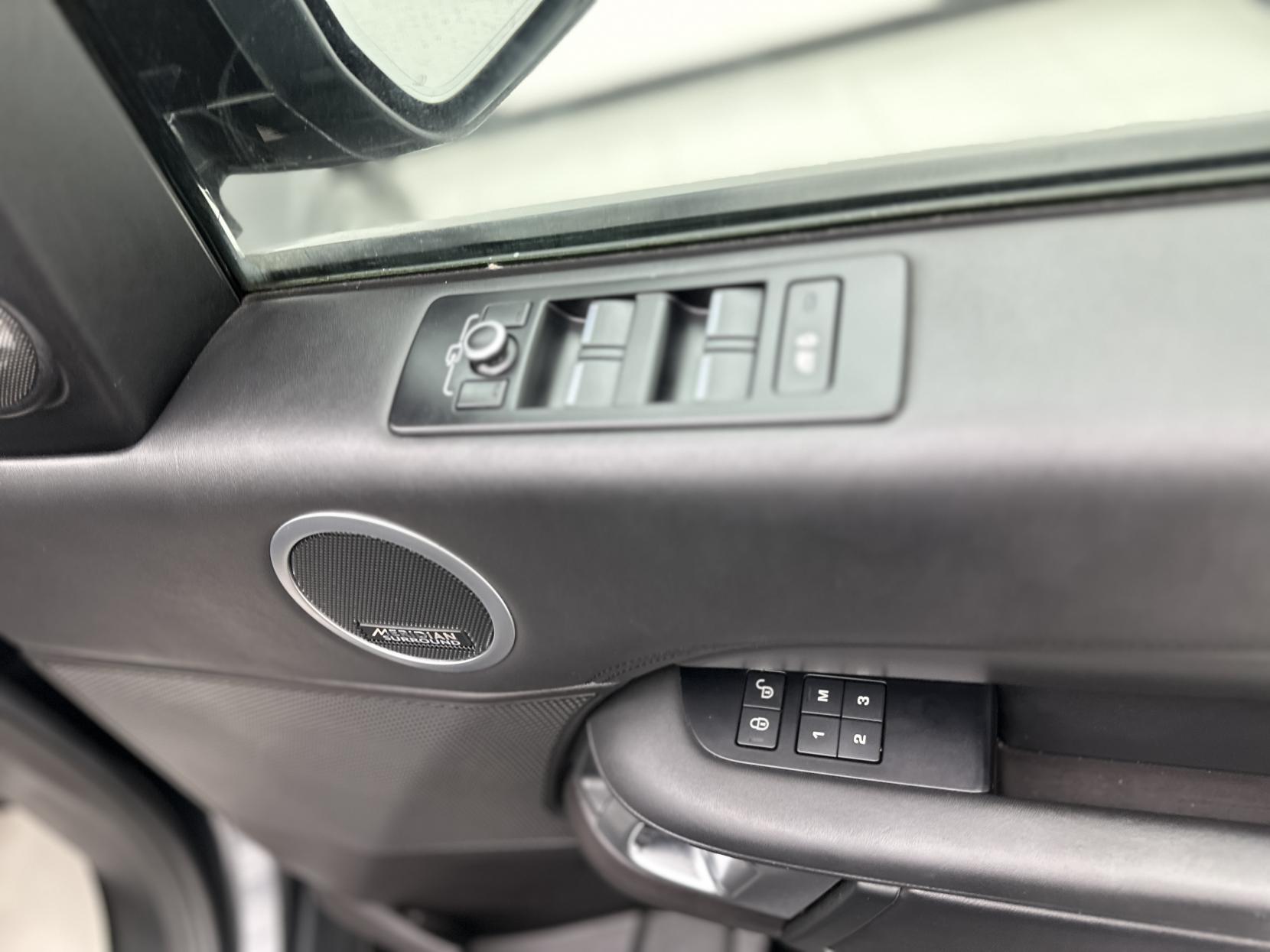 Land Rover Discovery 2.0 SD4 HSE Luxury SUV 5dr Diesel Auto 4WD Euro 6 (s/s) (240 ps)