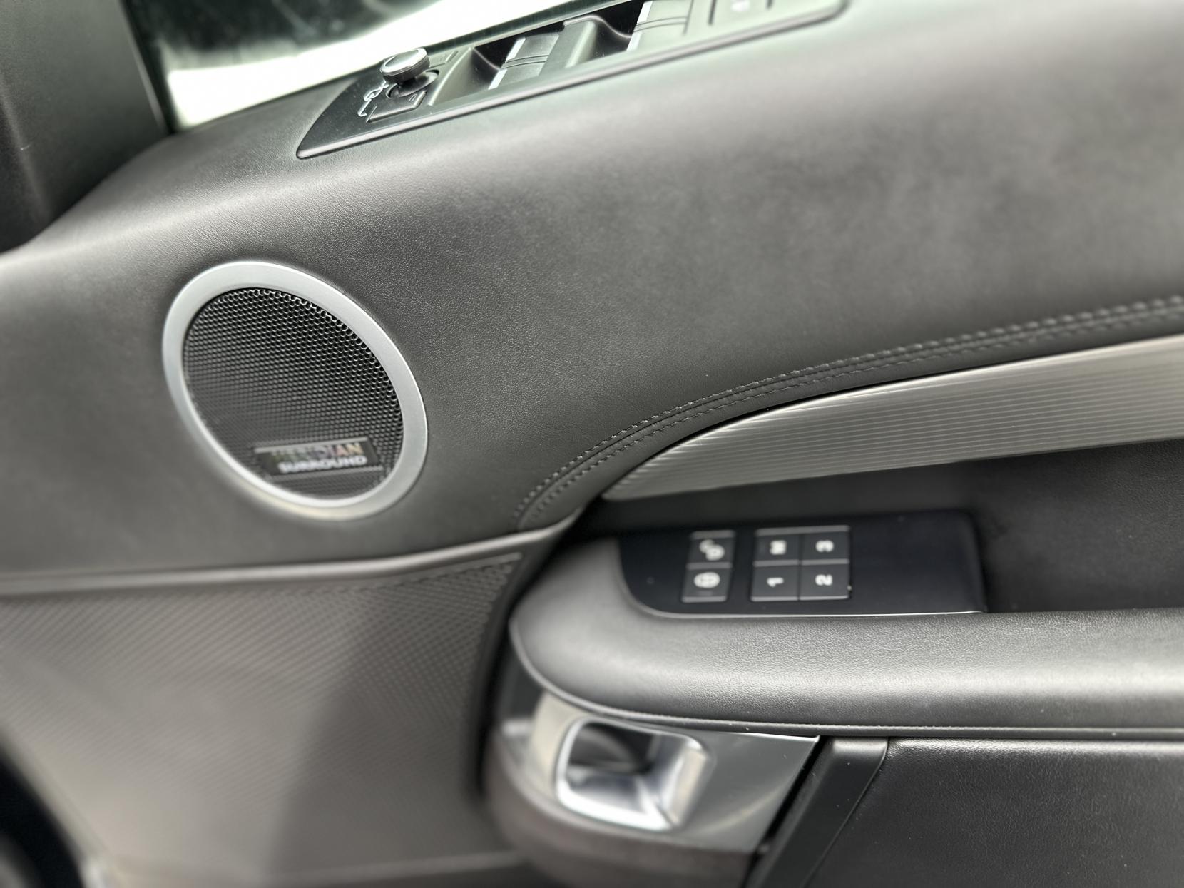 Land Rover Discovery 2.0 SD4 HSE Luxury SUV 5dr Diesel Auto 4WD Euro 6 (s/s) (240 ps)