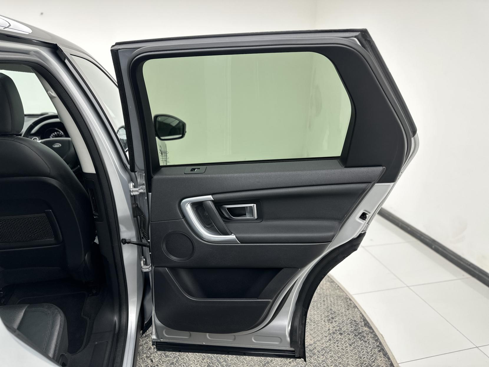 Land Rover Discovery Sport 2.0 TD4 HSE Black SUV 5dr Diesel Auto 4WD Euro 6 (s/s) (180 ps)