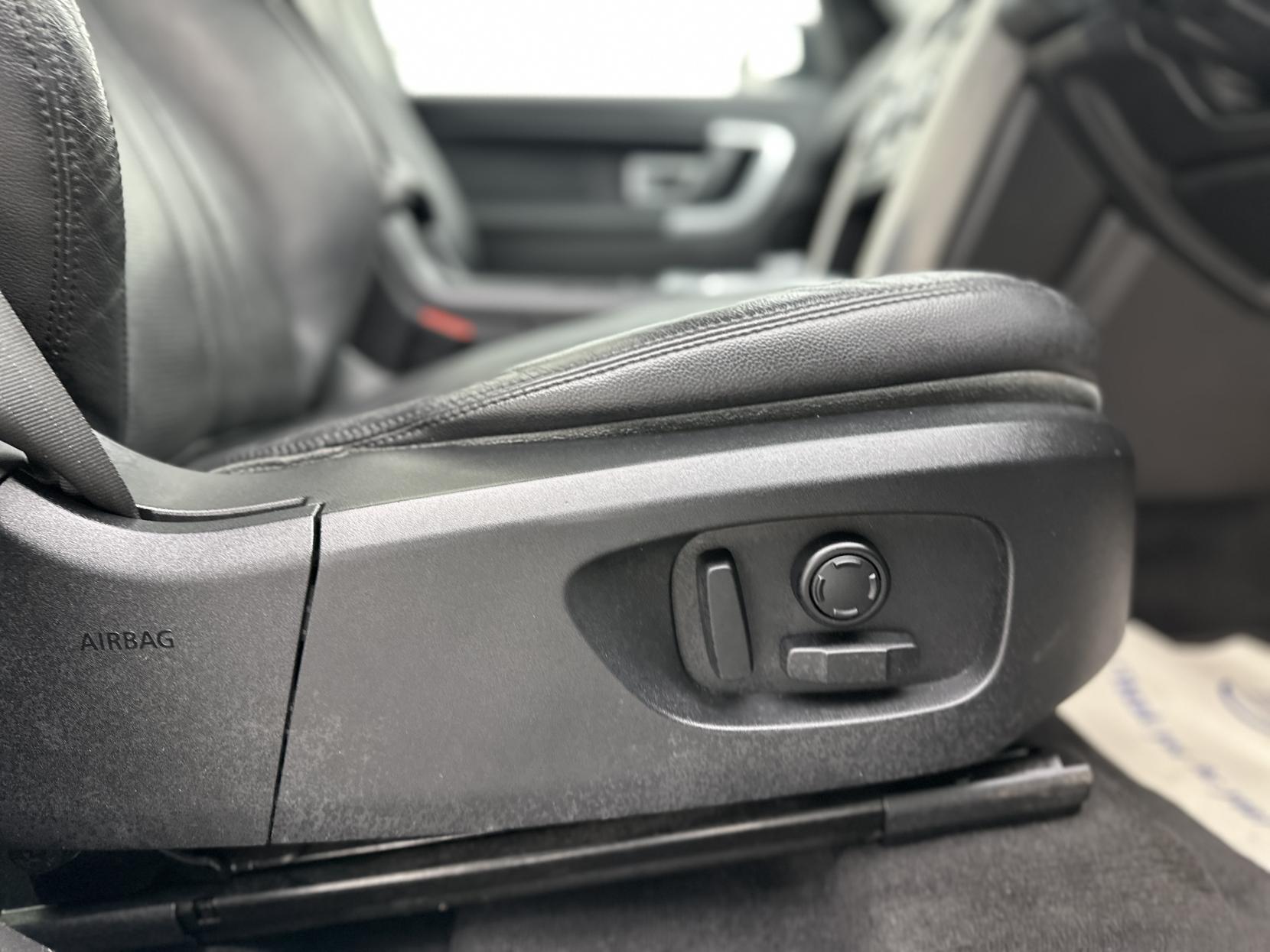 Land Rover Discovery Sport 2.0 TD4 HSE Black SUV 5dr Diesel Auto 4WD Euro 6 (s/s) (180 ps)