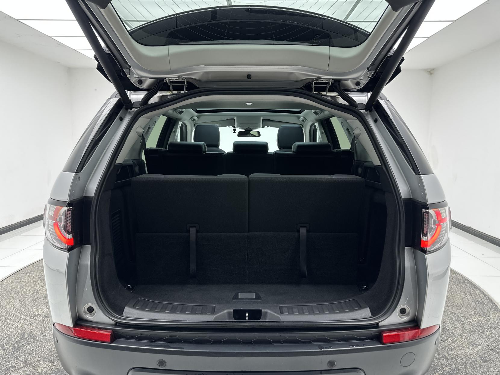 Land Rover Discovery Sport 2.0 TD4 HSE Black SUV 5dr Diesel Auto 4WD Euro 6 (s/s) (180 ps)