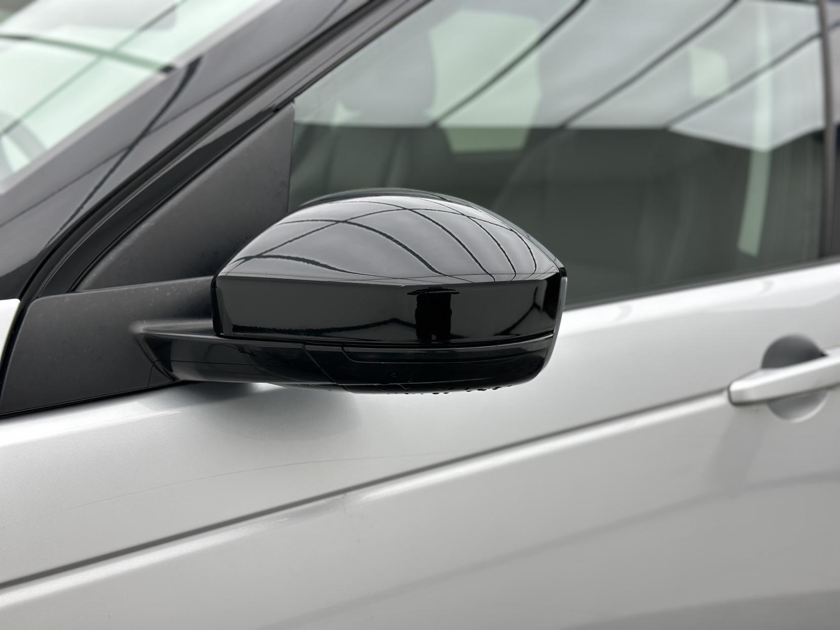 Land Rover Discovery Sport 2.0 TD4 HSE Black SUV 5dr Diesel Auto 4WD Euro 6 (s/s) (180 ps)