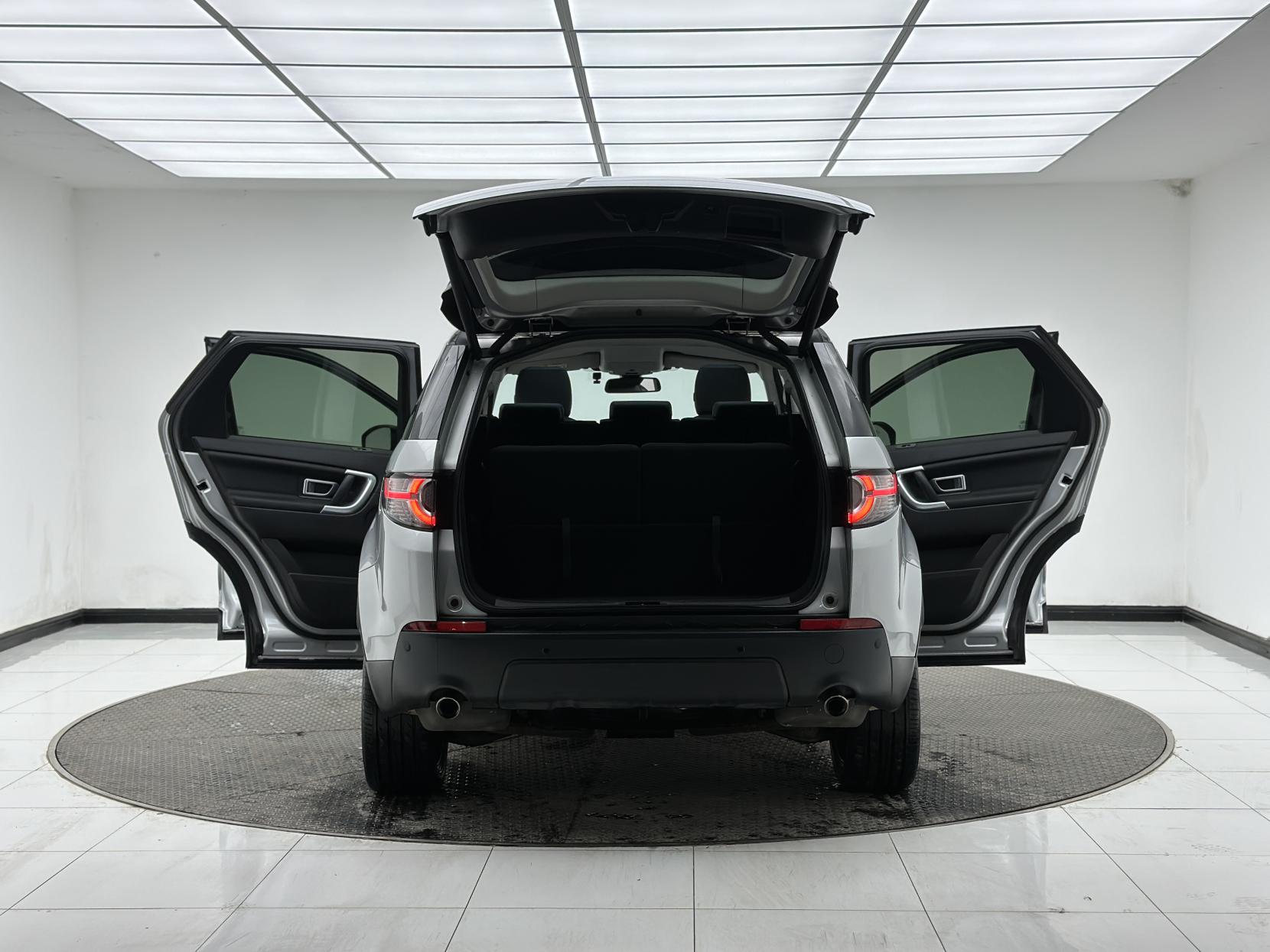 Land Rover Discovery Sport 2.0 TD4 HSE Black SUV 5dr Diesel Auto 4WD Euro 6 (s/s) (180 ps)