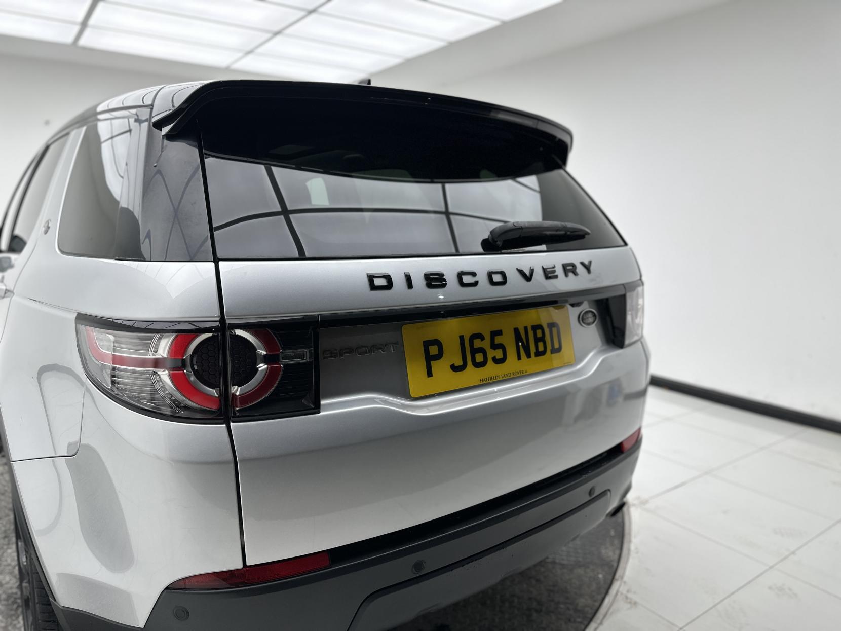 Land Rover Discovery Sport 2.0 TD4 HSE Black SUV 5dr Diesel Auto 4WD Euro 6 (s/s) (180 ps)