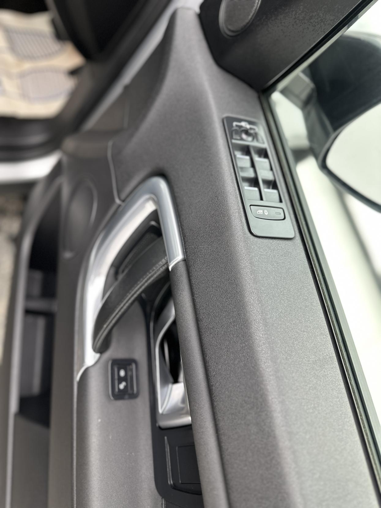 Land Rover Discovery Sport 2.0 TD4 HSE Black SUV 5dr Diesel Auto 4WD Euro 6 (s/s) (180 ps)