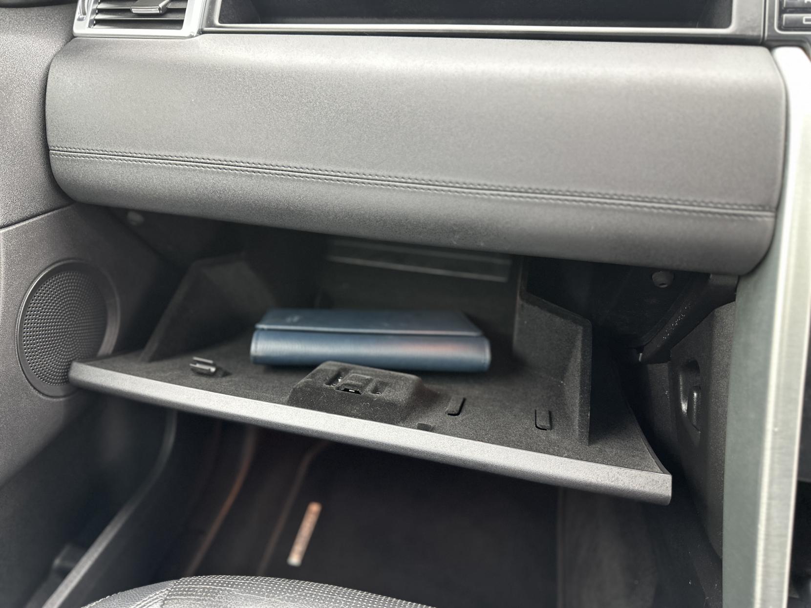 Land Rover Discovery Sport 2.0 TD4 HSE Black SUV 5dr Diesel Auto 4WD Euro 6 (s/s) (180 ps)