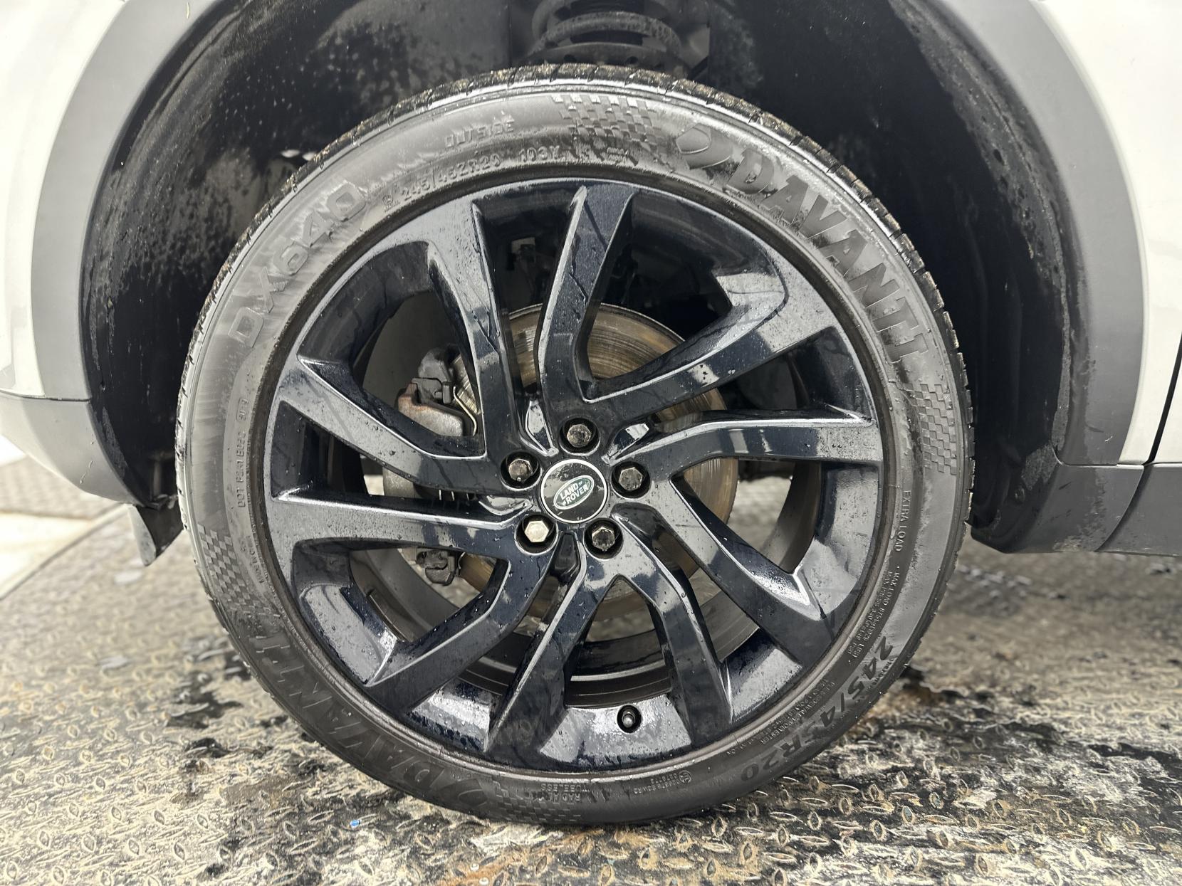 Land Rover Discovery Sport 2.0 TD4 HSE Black SUV 5dr Diesel Auto 4WD Euro 6 (s/s) (180 ps)