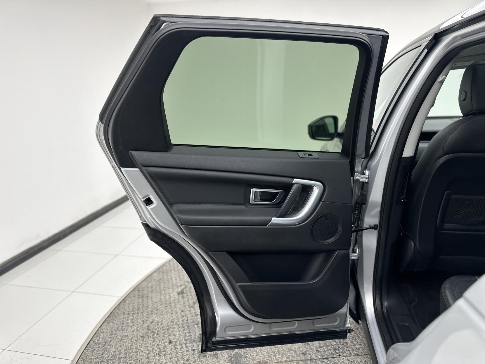 Land Rover Discovery Sport 2.0 TD4 HSE Black SUV 5dr Diesel Auto 4WD Euro 6 (s/s) (180 ps)