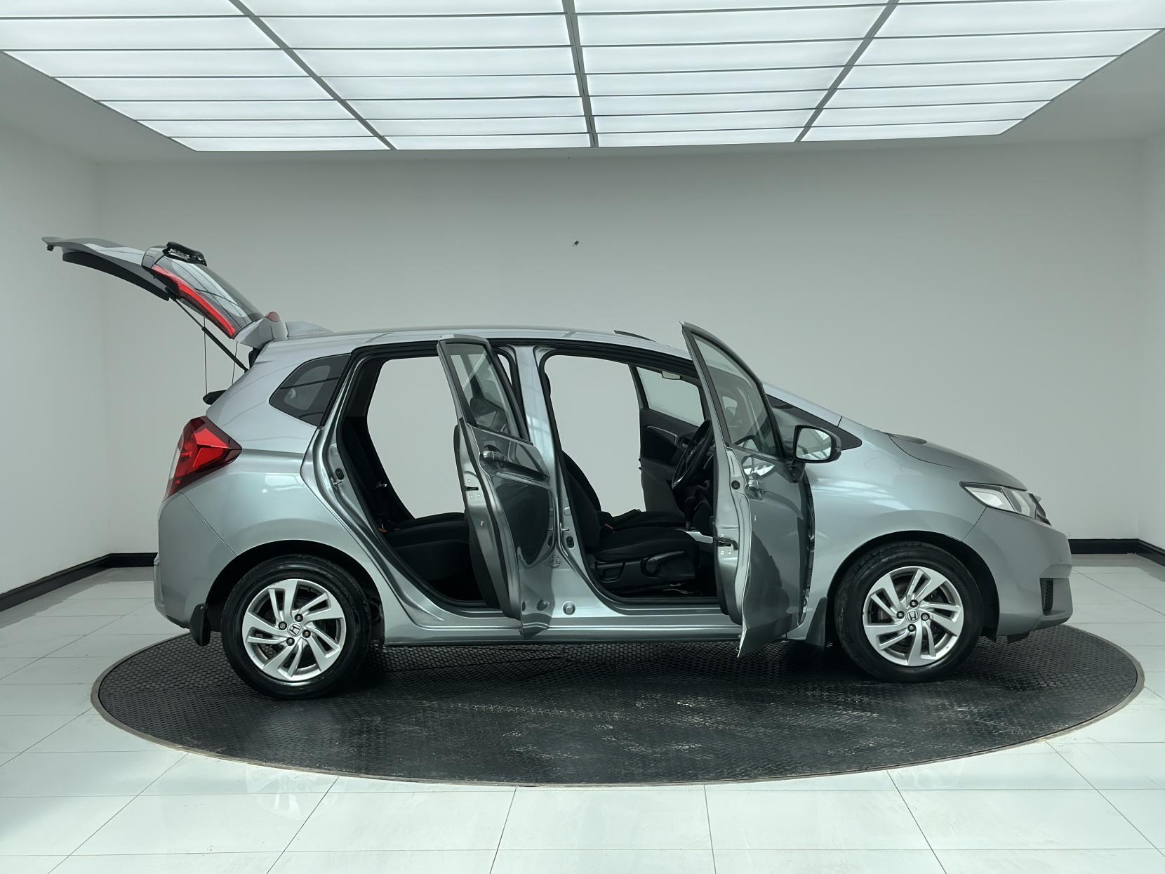 Honda Jazz 1.3 i-VTEC SE Hatchback 5dr Petrol CVT Euro 6 (s/s) (102 ps)