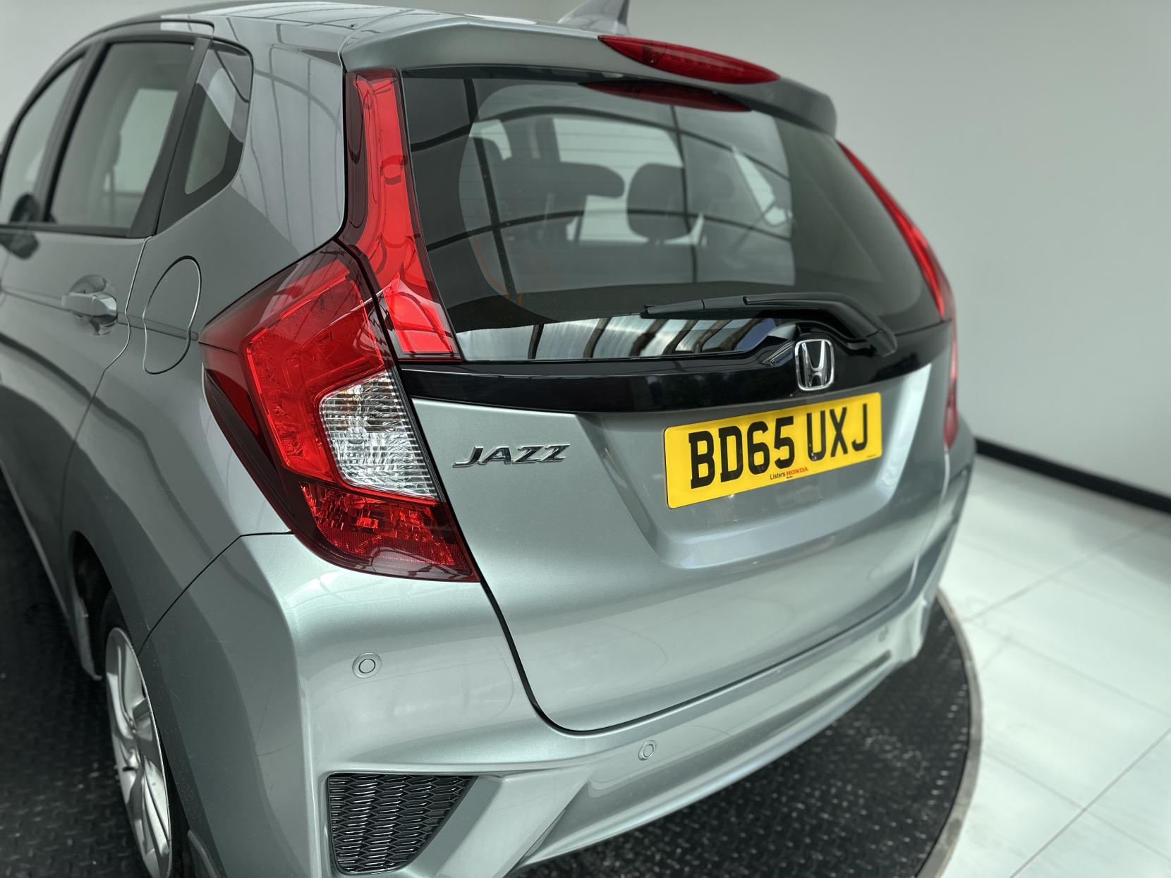 Honda Jazz 1.3 i-VTEC SE Hatchback 5dr Petrol CVT Euro 6 (s/s) (102 ps)