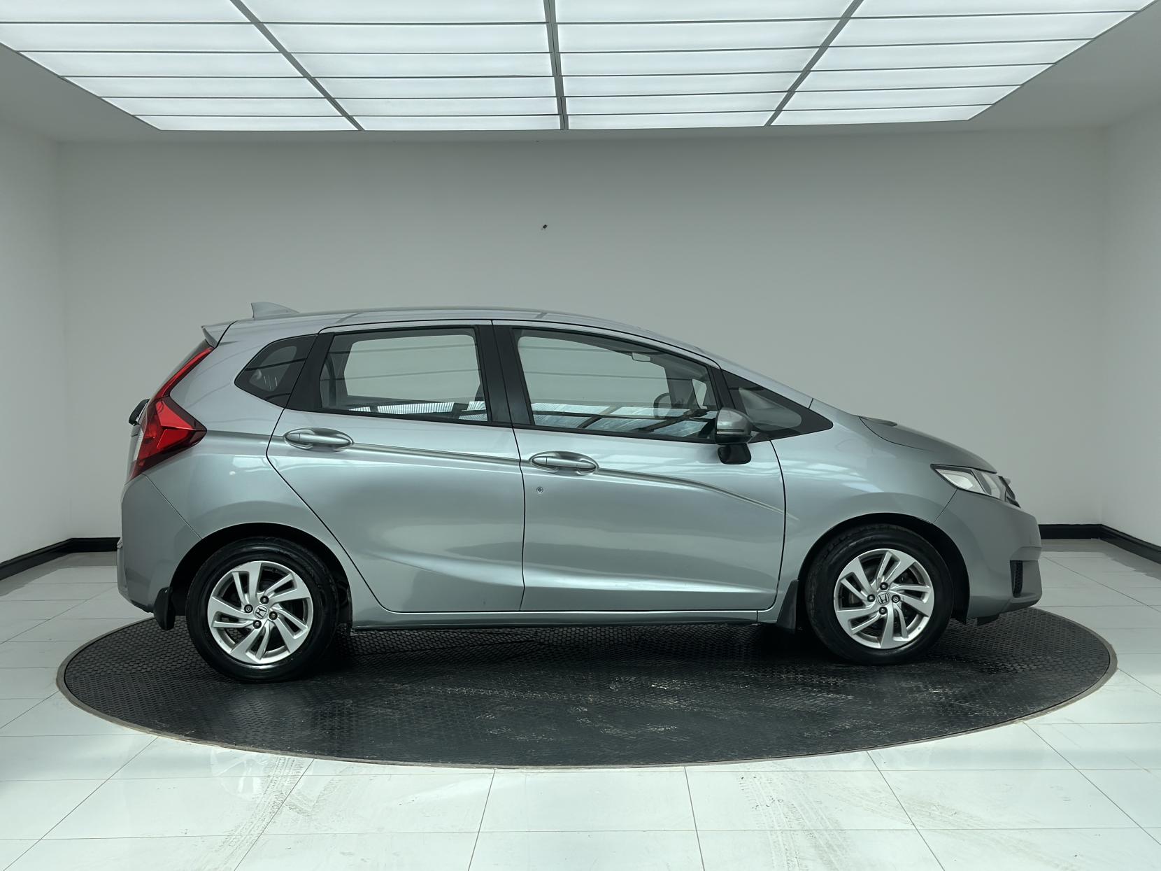 Honda Jazz 1.3 i-VTEC SE Hatchback 5dr Petrol CVT Euro 6 (s/s) (102 ps)