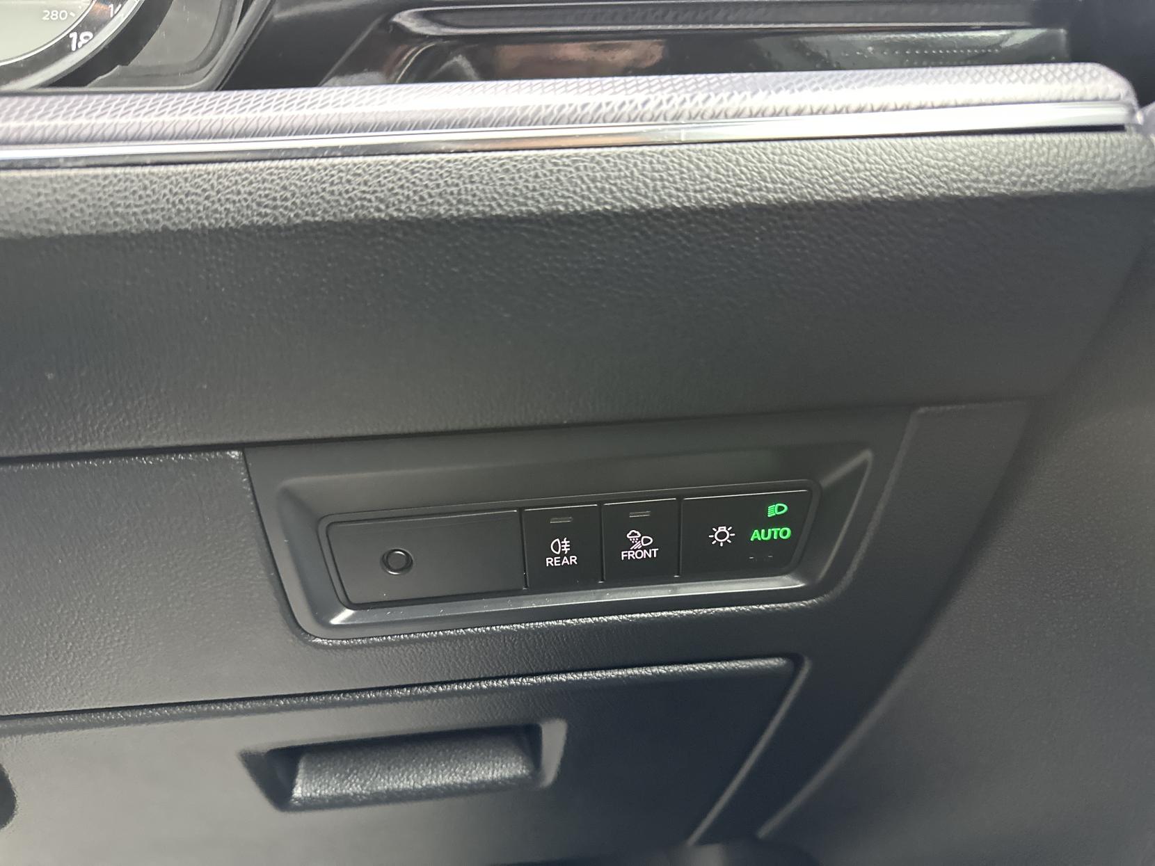 Volkswagen Touareg 3.0 TDI V6 R-Line SUV 5dr Diesel Tiptronic 4Motion Euro 6 (s/s) (231 ps)