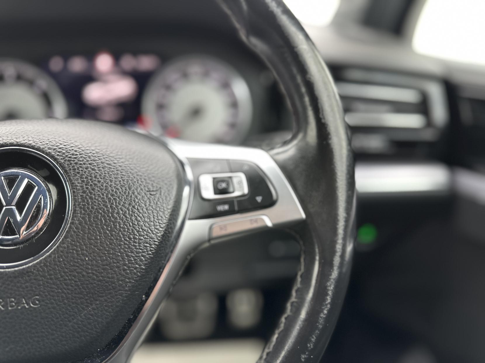 Volkswagen Touareg 3.0 TDI V6 R-Line SUV 5dr Diesel Tiptronic 4Motion Euro 6 (s/s) (231 ps)