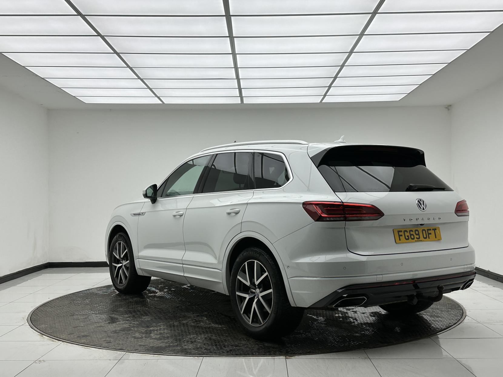 Volkswagen Touareg 3.0 TDI V6 R-Line SUV 5dr Diesel Tiptronic 4Motion Euro 6 (s/s) (231 ps)