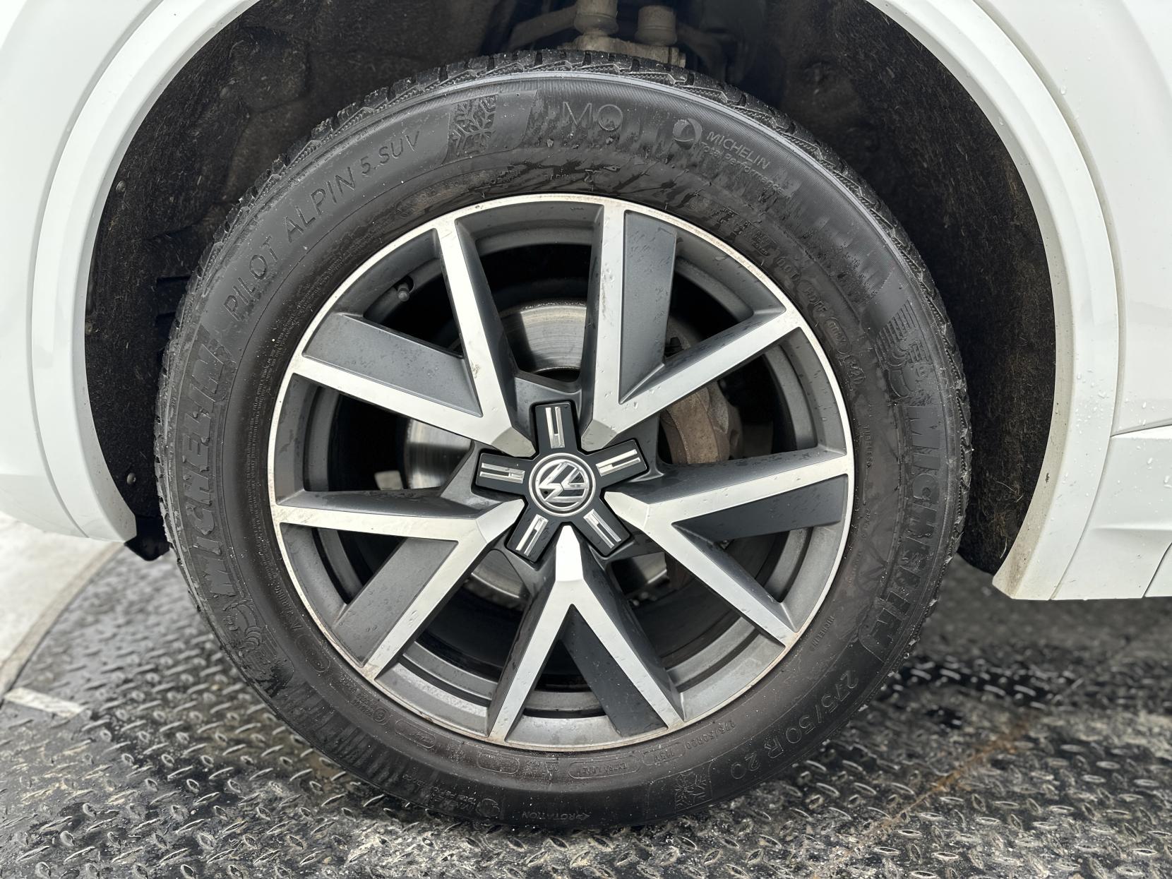 Volkswagen Touareg 3.0 TDI V6 R-Line SUV 5dr Diesel Tiptronic 4Motion Euro 6 (s/s) (231 ps)