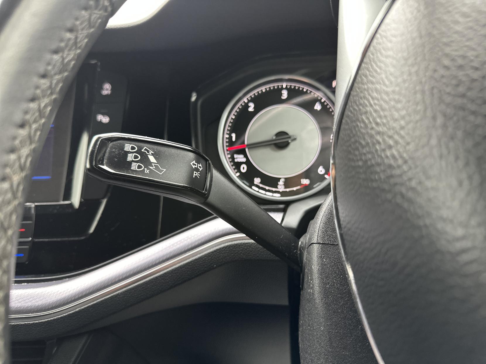 Volkswagen Touareg 3.0 TDI V6 R-Line SUV 5dr Diesel Tiptronic 4Motion Euro 6 (s/s) (231 ps)