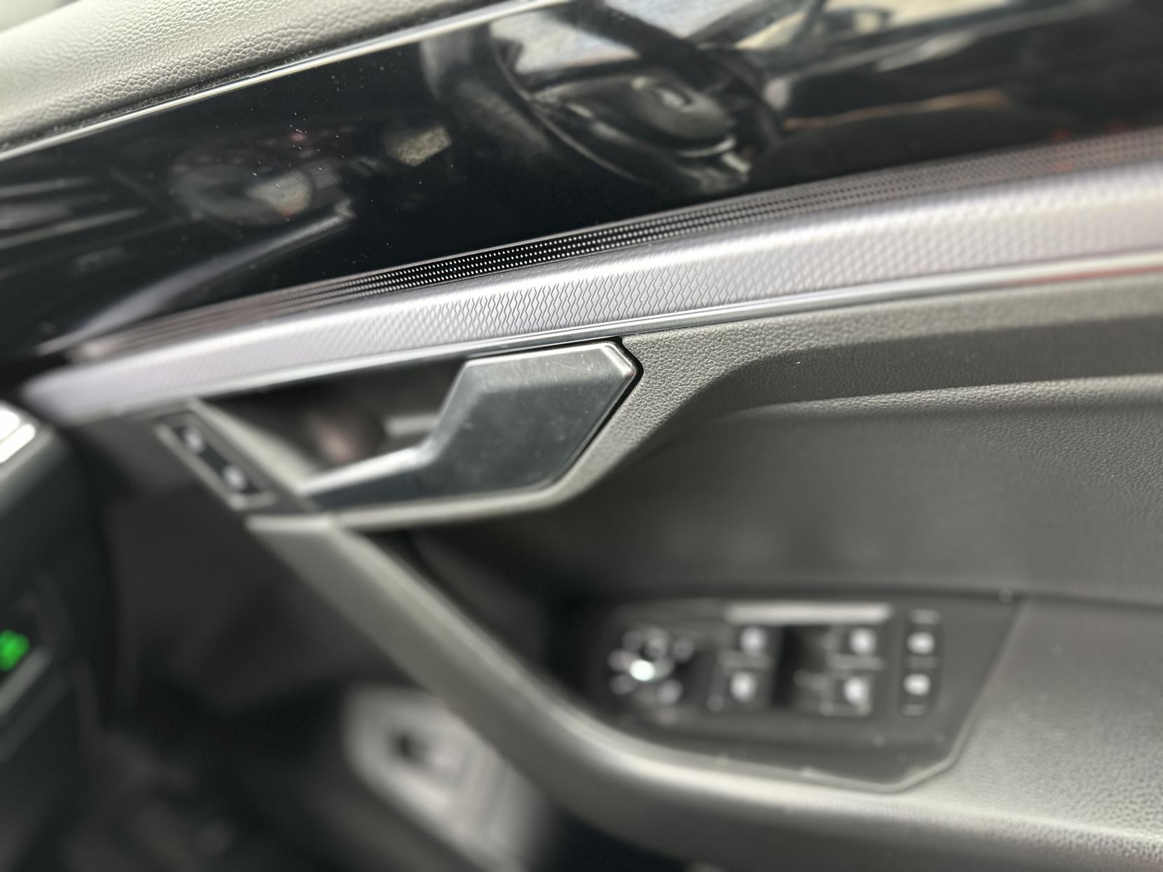 Volkswagen Touareg 3.0 TDI V6 R-Line SUV 5dr Diesel Tiptronic 4Motion Euro 6 (s/s) (231 ps)