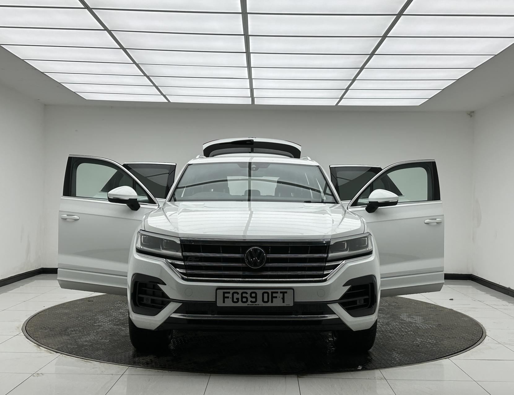 Volkswagen Touareg 3.0 TDI V6 R-Line SUV 5dr Diesel Tiptronic 4Motion Euro 6 (s/s) (231 ps)