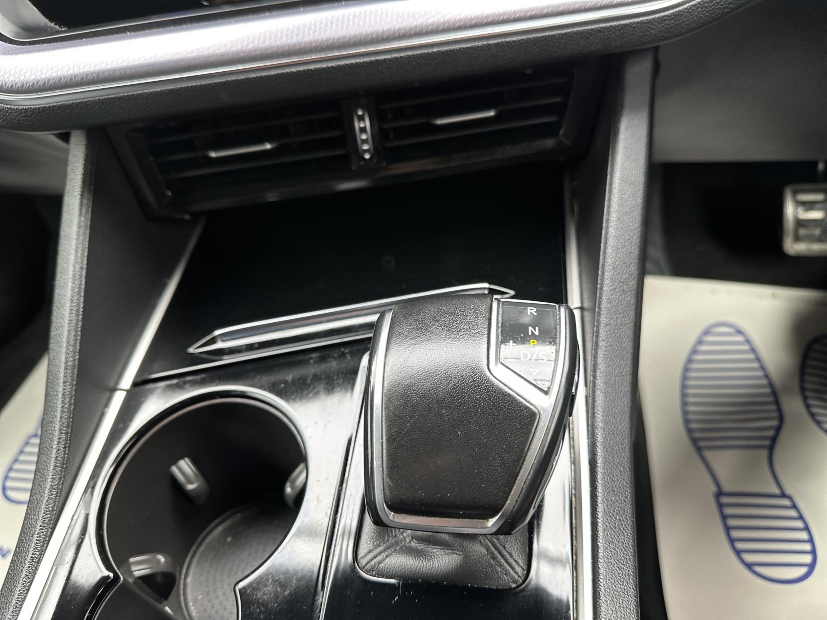 Volkswagen Touareg 3.0 TDI V6 R-Line SUV 5dr Diesel Tiptronic 4Motion Euro 6 (s/s) (231 ps)