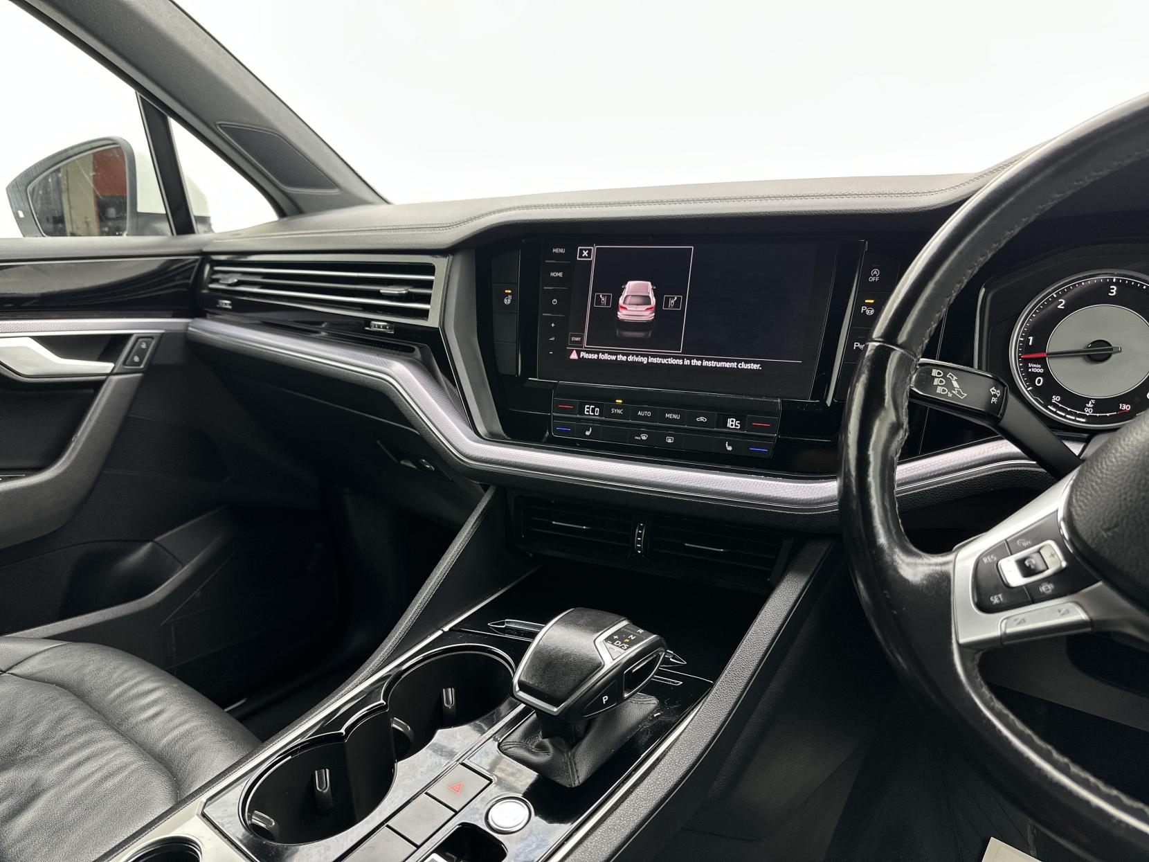 Volkswagen Touareg 3.0 TDI V6 R-Line SUV 5dr Diesel Tiptronic 4Motion Euro 6 (s/s) (231 ps)