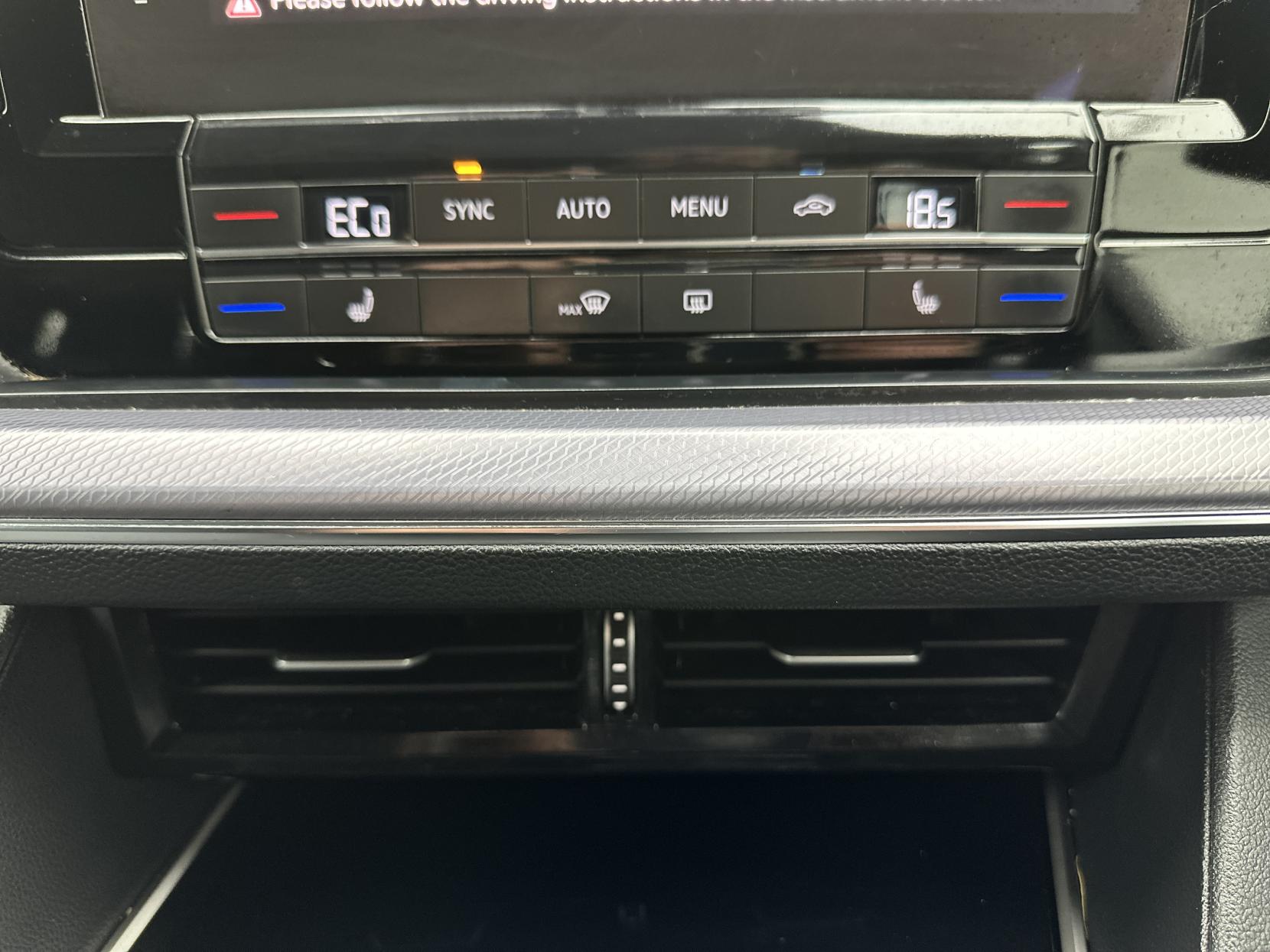 Volkswagen Touareg 3.0 TDI V6 R-Line SUV 5dr Diesel Tiptronic 4Motion Euro 6 (s/s) (231 ps)