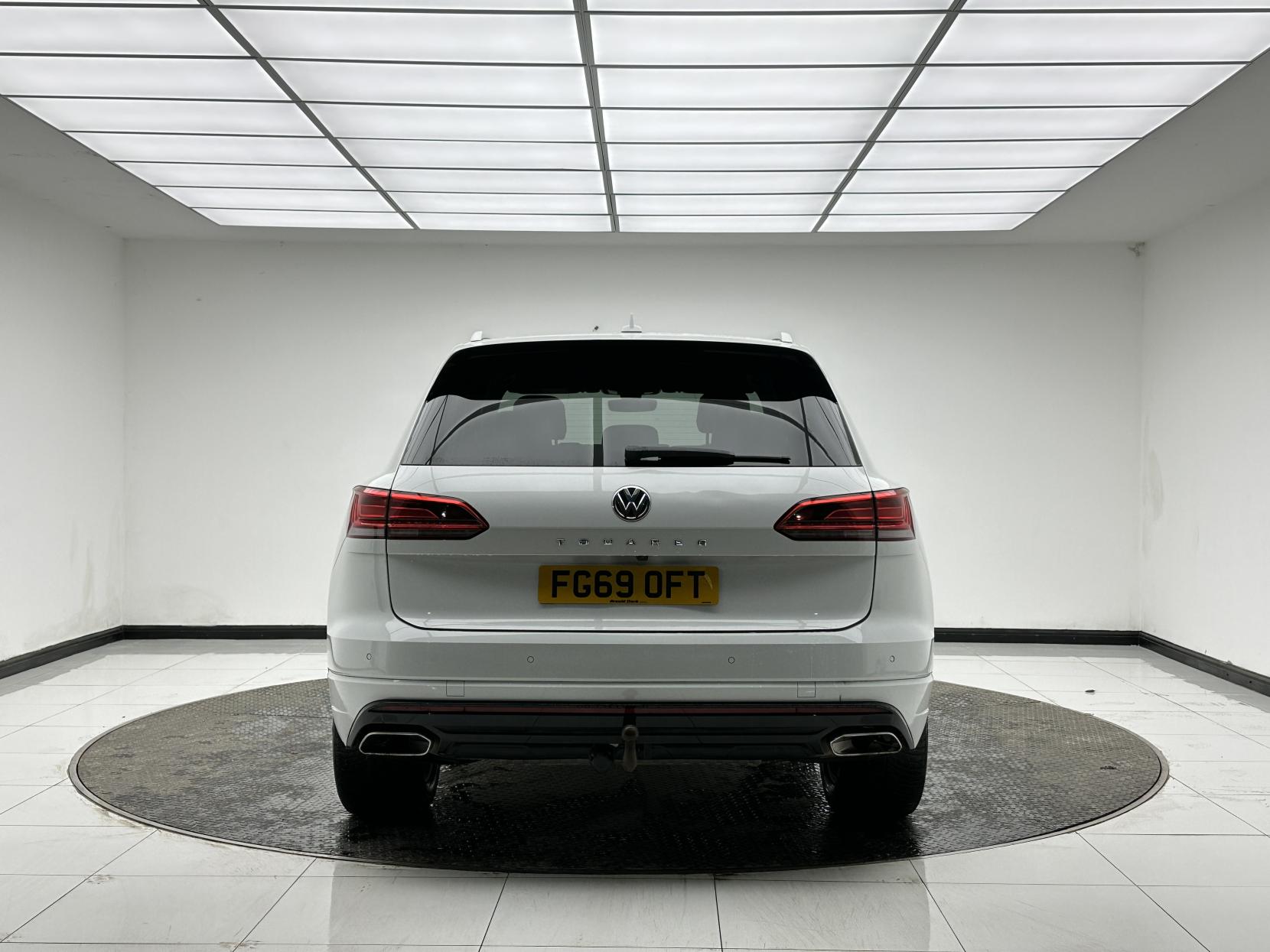 Volkswagen Touareg 3.0 TDI V6 R-Line SUV 5dr Diesel Tiptronic 4Motion Euro 6 (s/s) (231 ps)