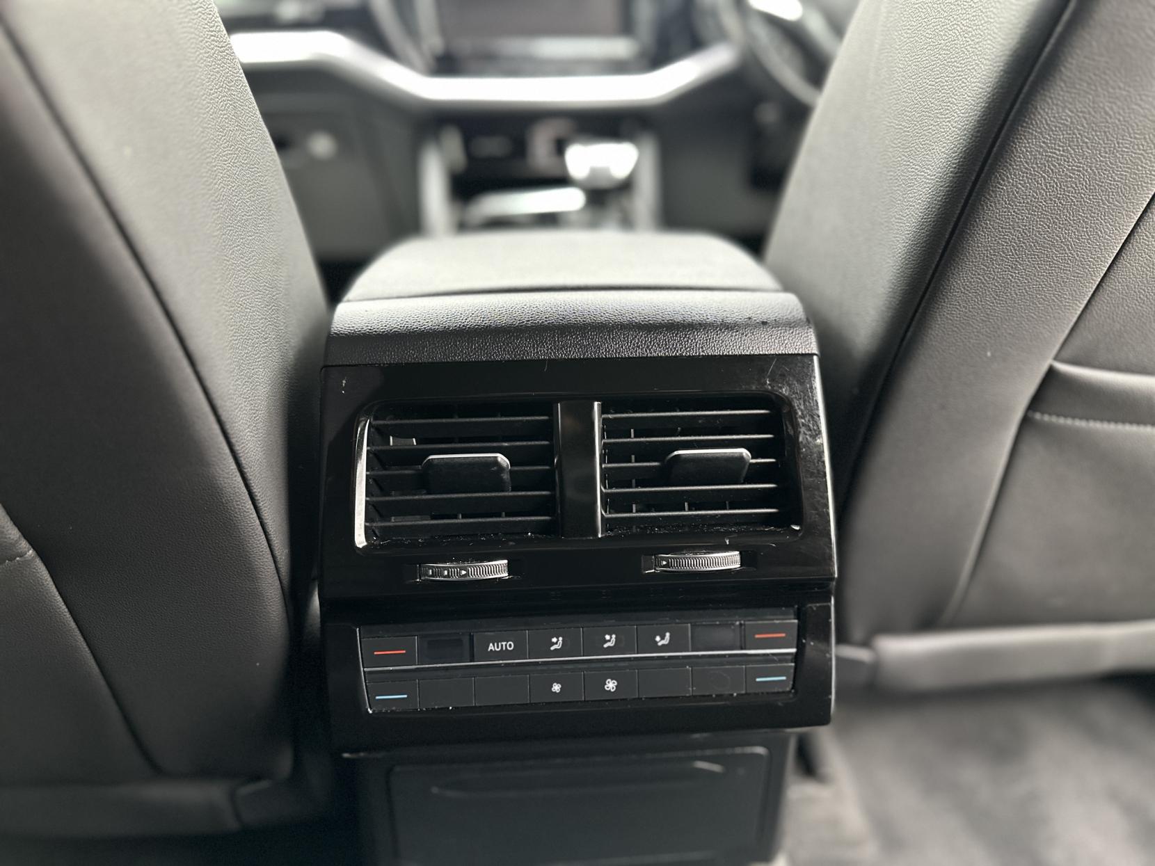 Volkswagen Touareg 3.0 TDI V6 R-Line SUV 5dr Diesel Tiptronic 4Motion Euro 6 (s/s) (231 ps)