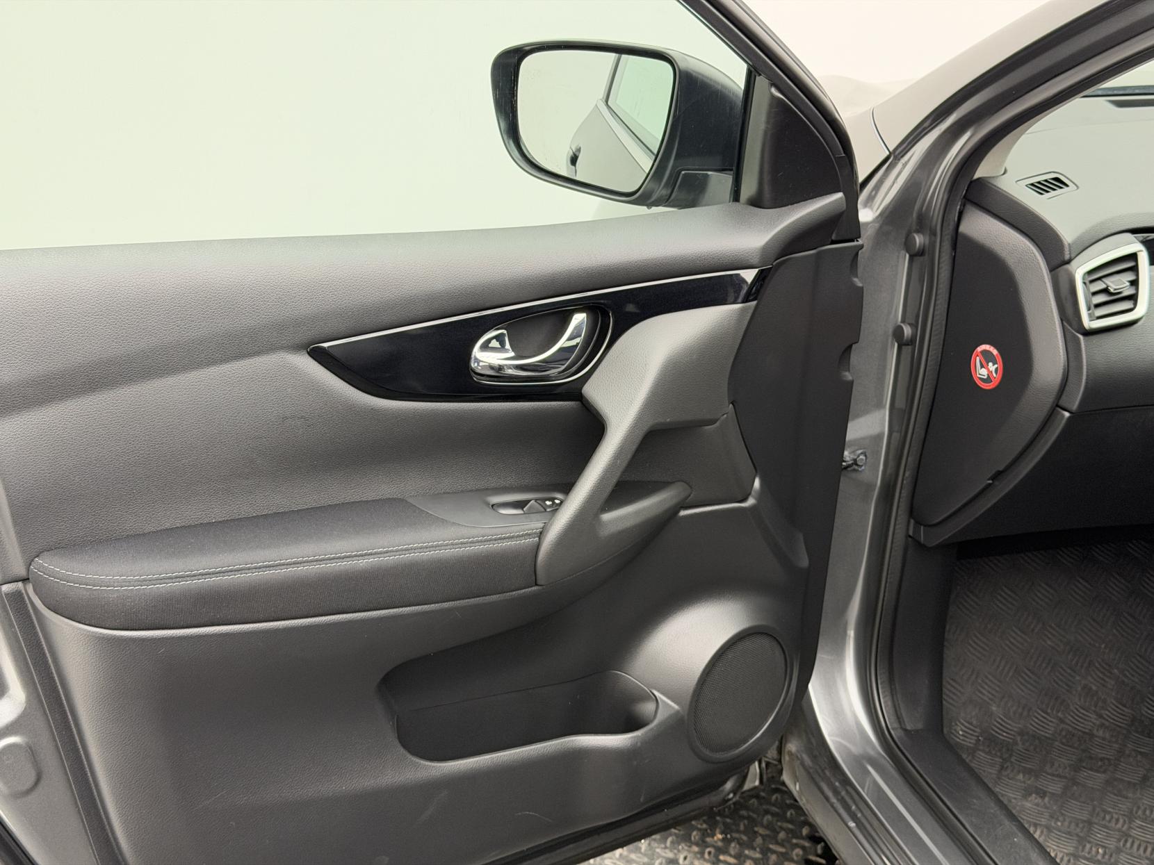 Nissan Qashqai 1.2 DIG-T N-Connecta SUV 5dr Petrol XTRON 2WD Euro 6 (s/s) (115 ps)