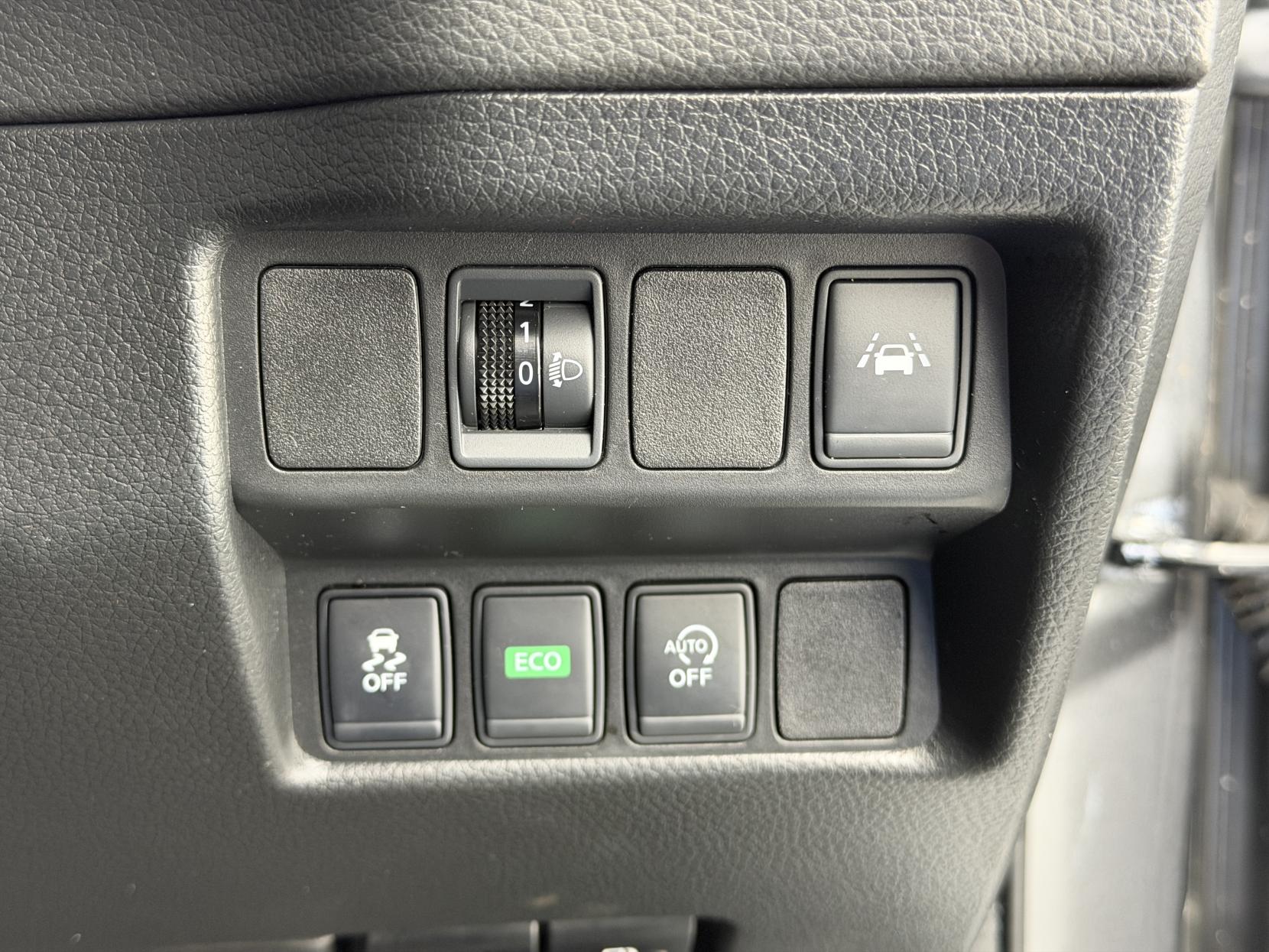 Nissan Qashqai 1.2 DIG-T N-Connecta SUV 5dr Petrol XTRON 2WD Euro 6 (s/s) (115 ps)