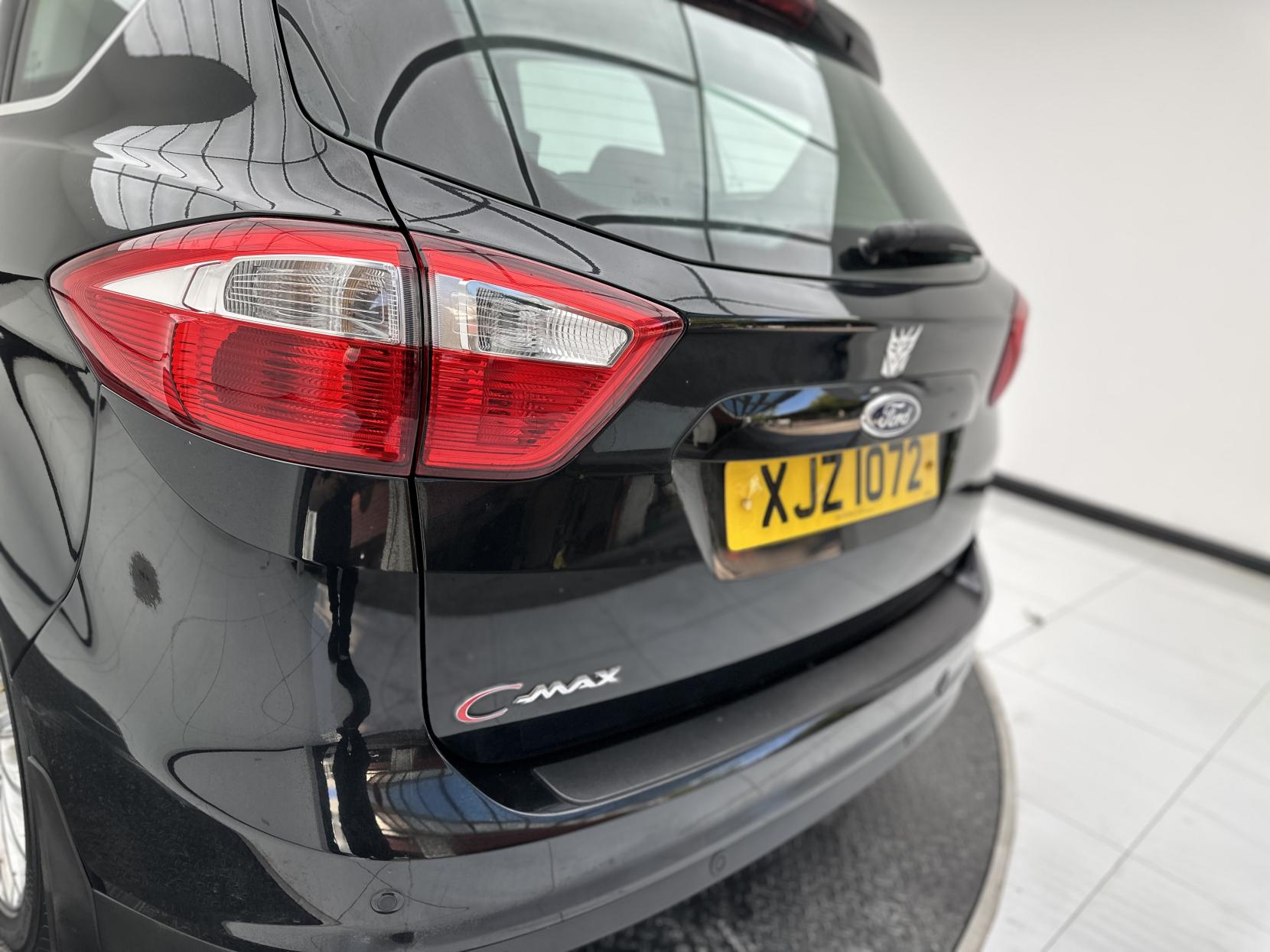 Ford C-Max 2.0 TDCi Titanium MPV 5dr Diesel Powershift Euro 5 (140 ps)