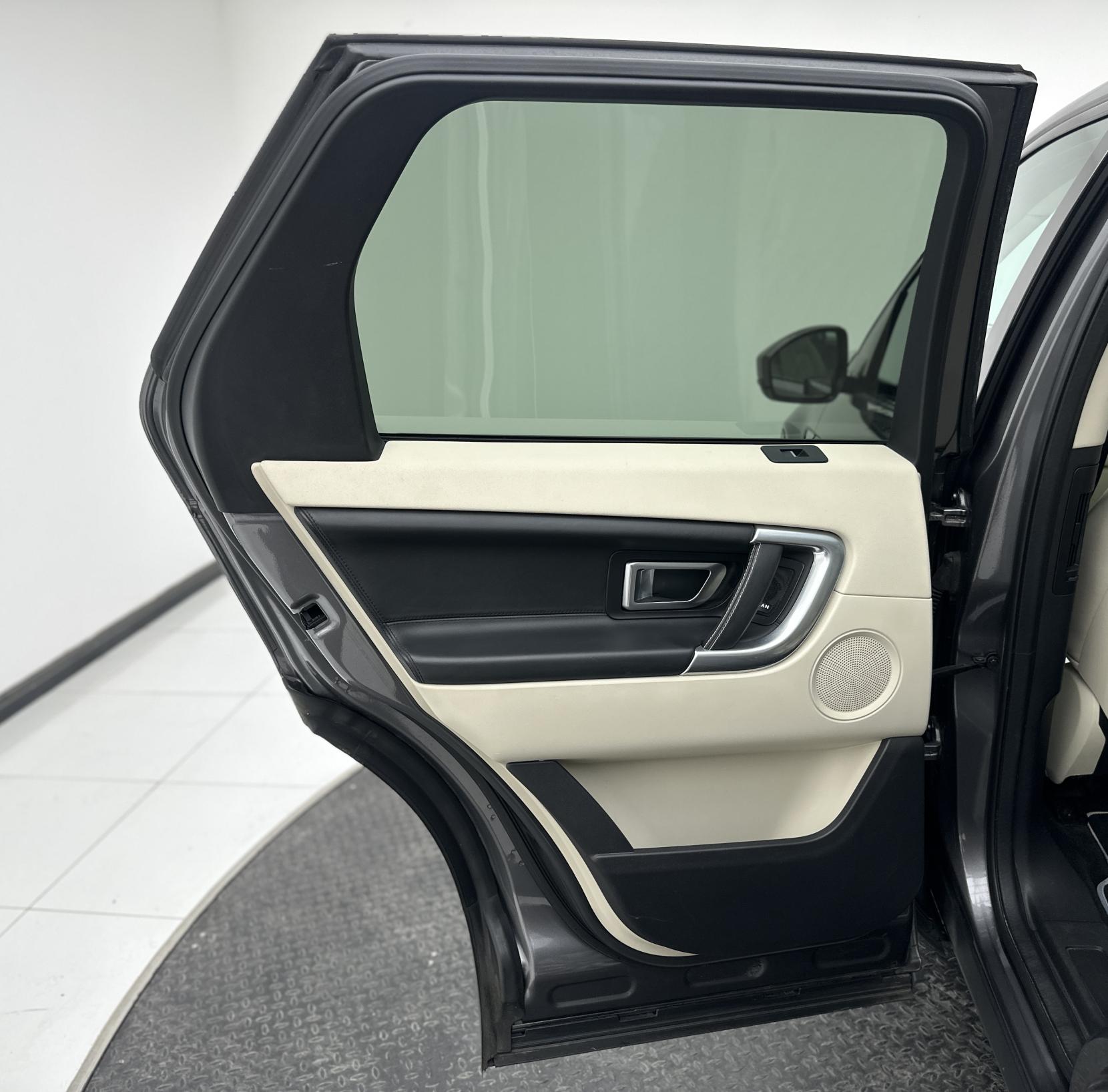 Land Rover Discovery Sport 2.0 TD4 HSE Luxury SUV 5dr Diesel Auto 4WD Euro 6 (s/s) (180 ps)